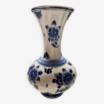 Vase signed Delft Blue in porcelain