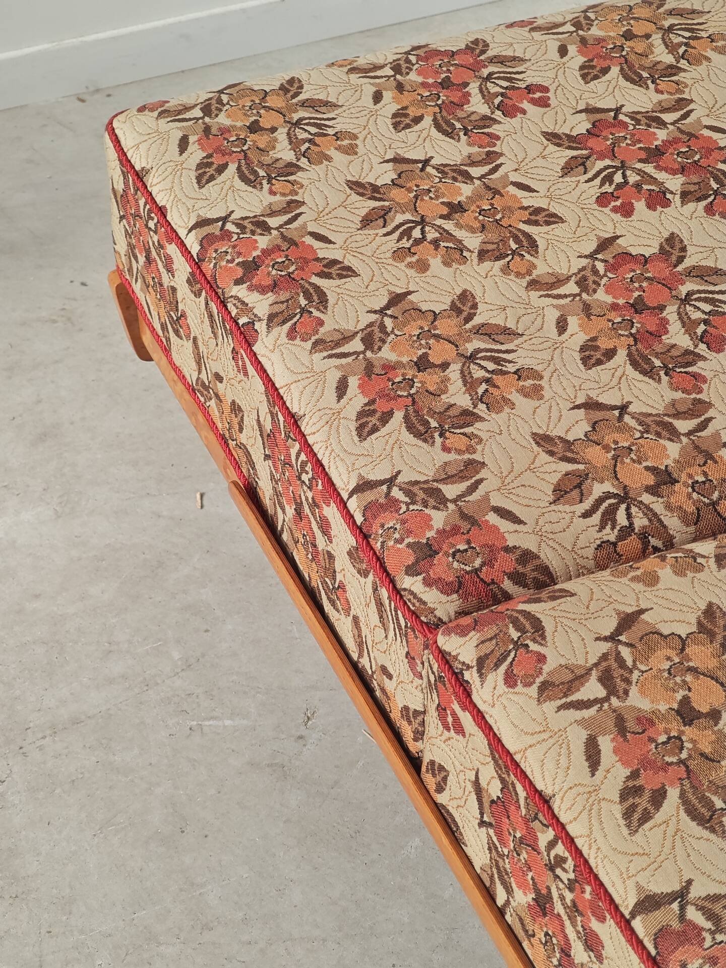 Folding sofa bed Canapé banquette Interier Praha 1960 floral pattern fabric