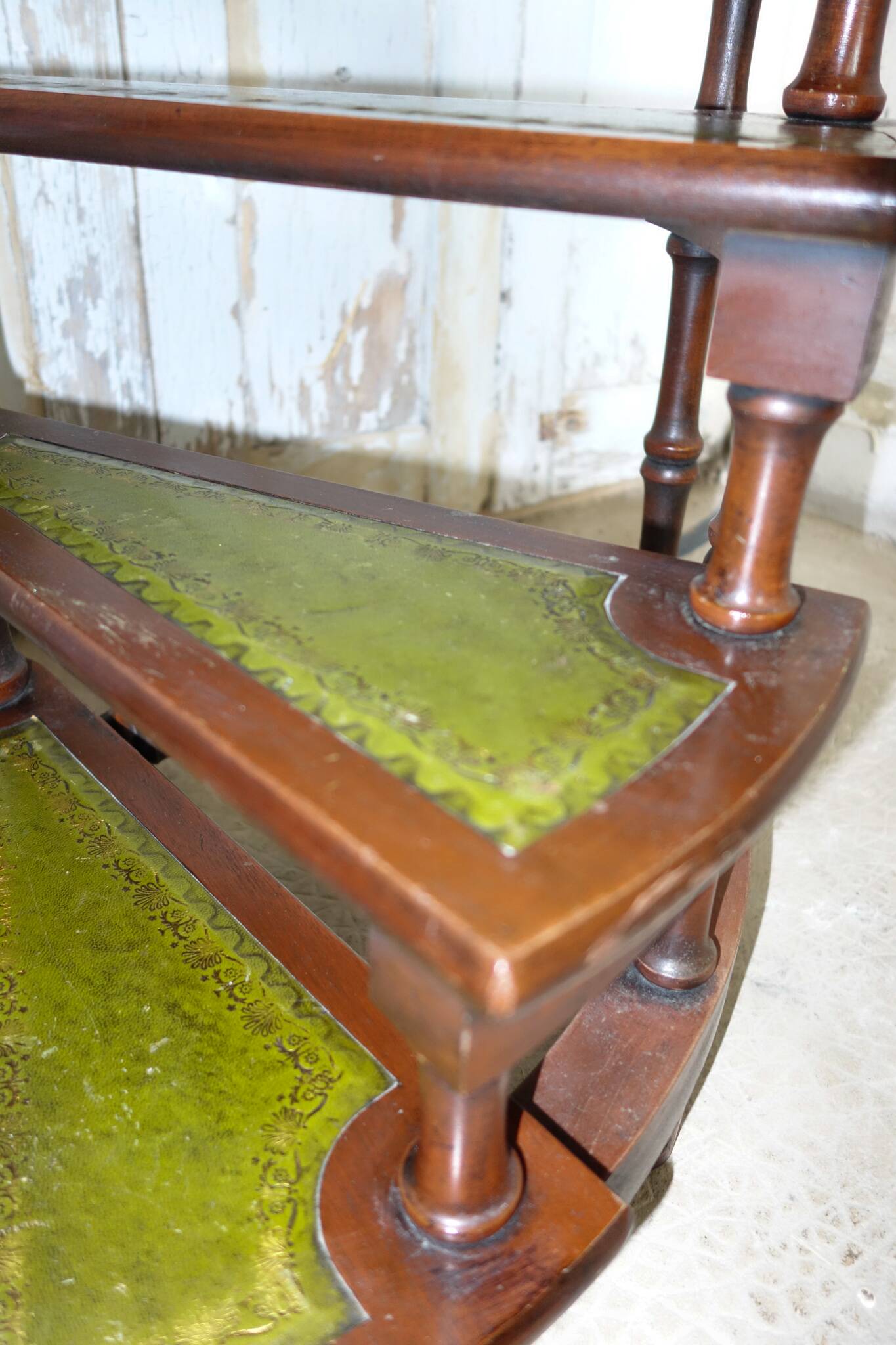 Escalier de Bibliothèque en bois et cuir – Escabeau Spirale Style Victorien