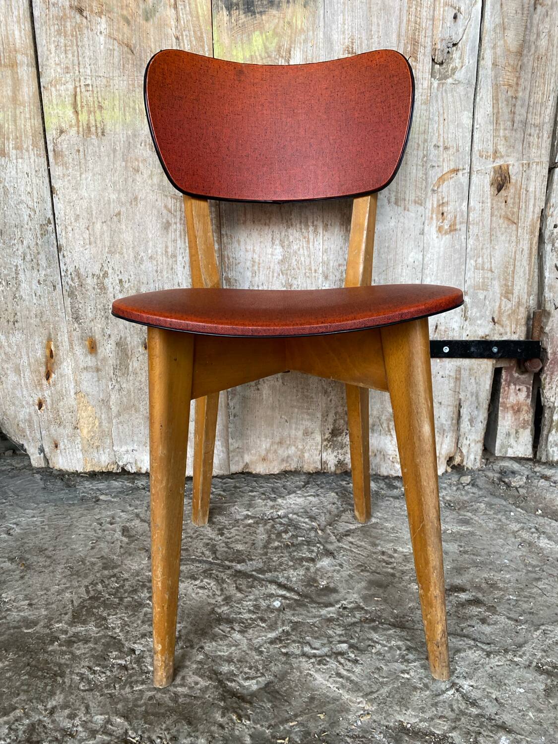 Ancienne Chaise Bois Pieds compas Vinyle Rouge Années 60