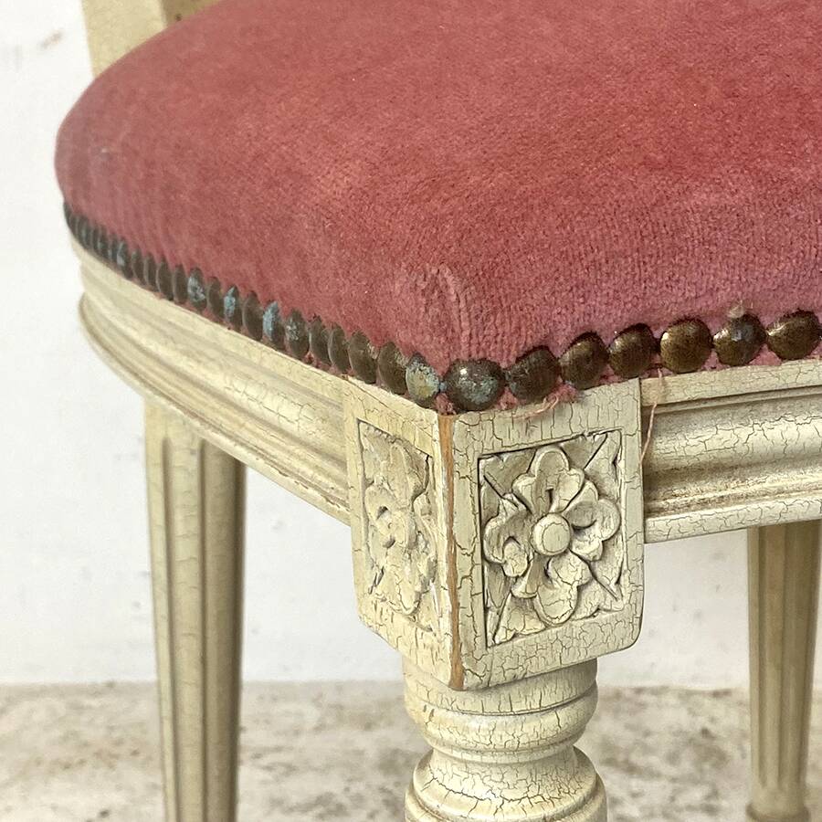 Paire de fauteuils de style louis XVI