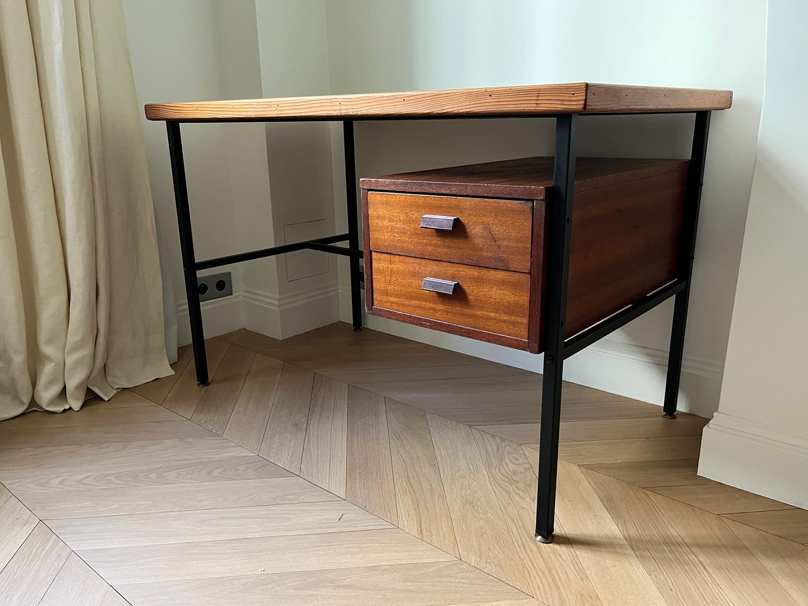 Bureau vintage d'université