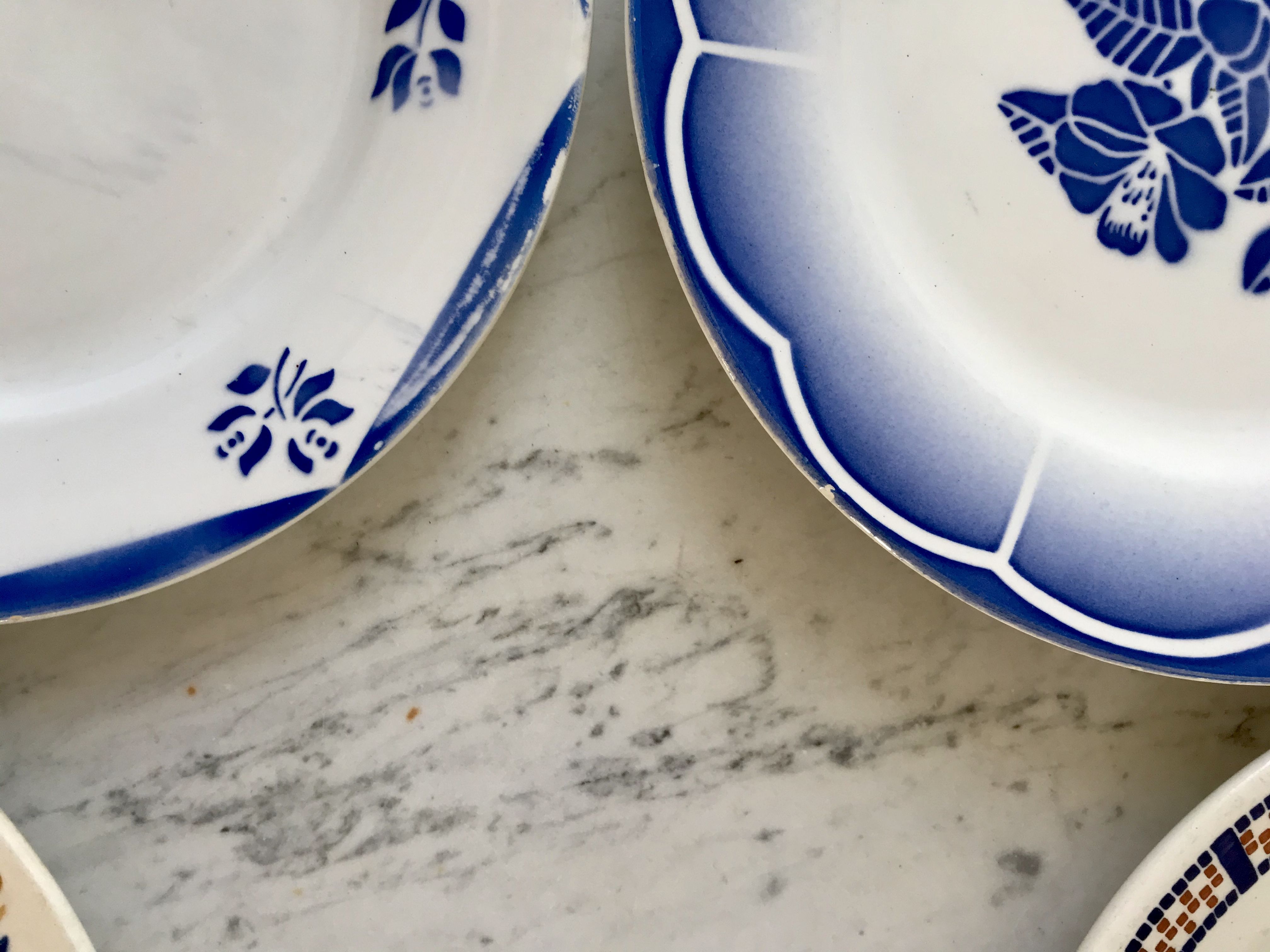 Set of 6 flat plates mismatched Digoin Sarreguemines
