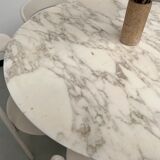 Florence Knoll round table, marble top and tulip base, circa 1960, Eero Saarinen