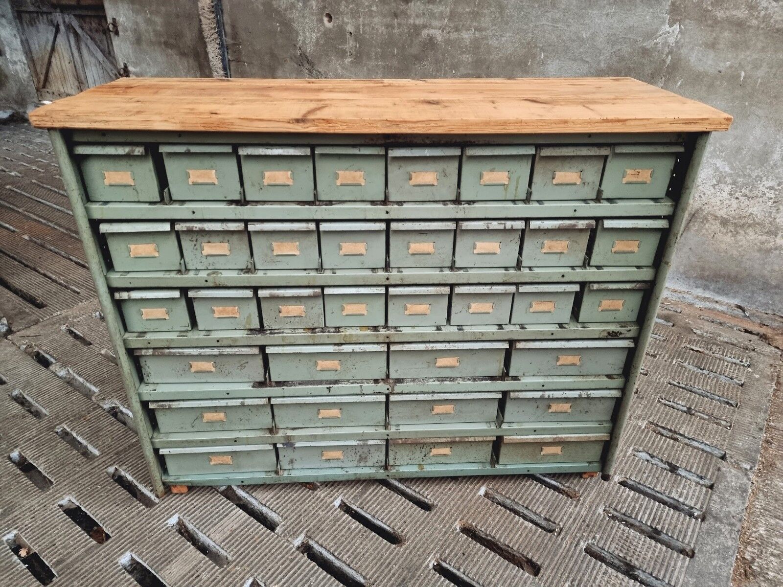 Commode industrielle vert olive