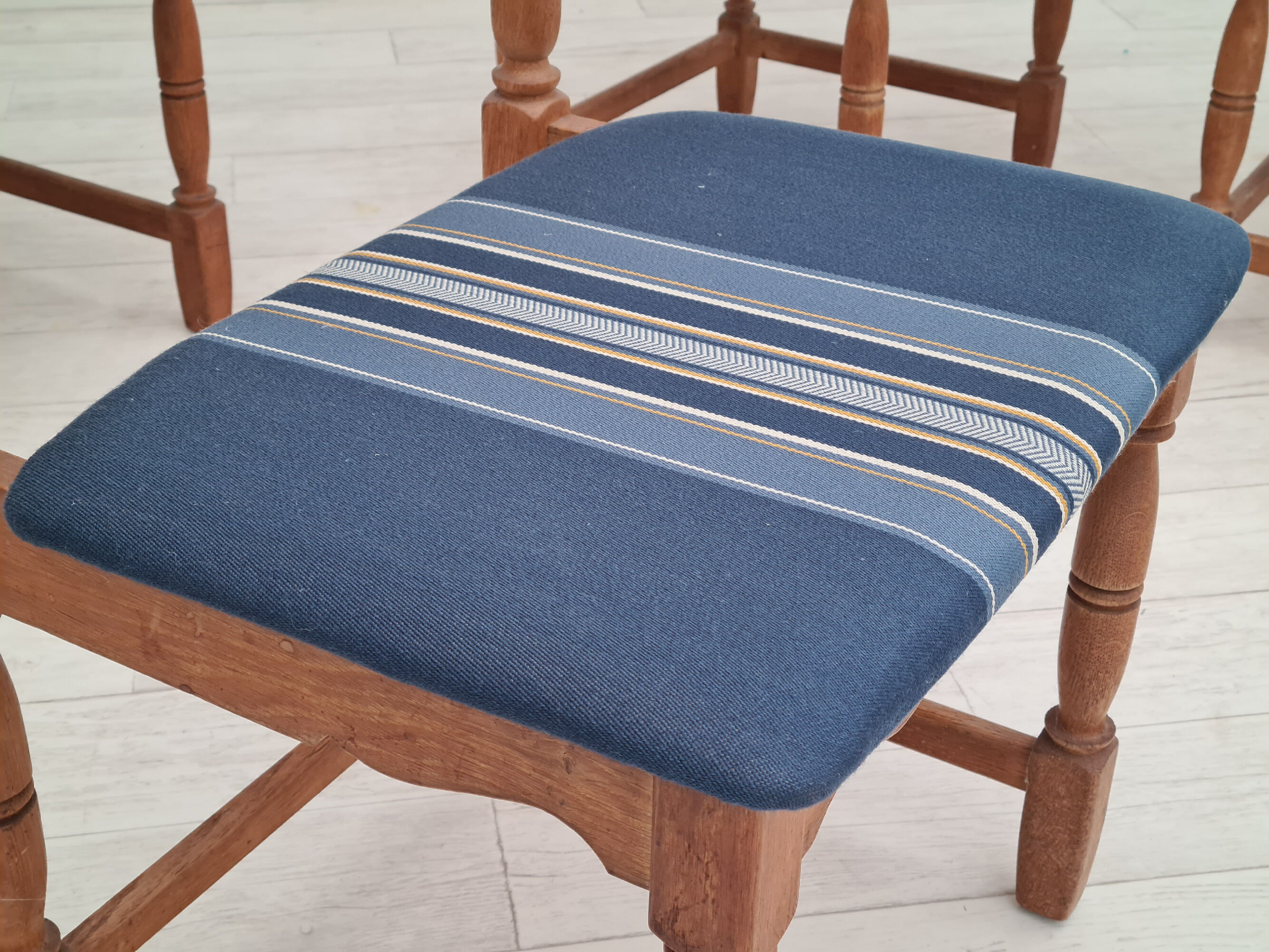 5 chairs in oak wood 1960