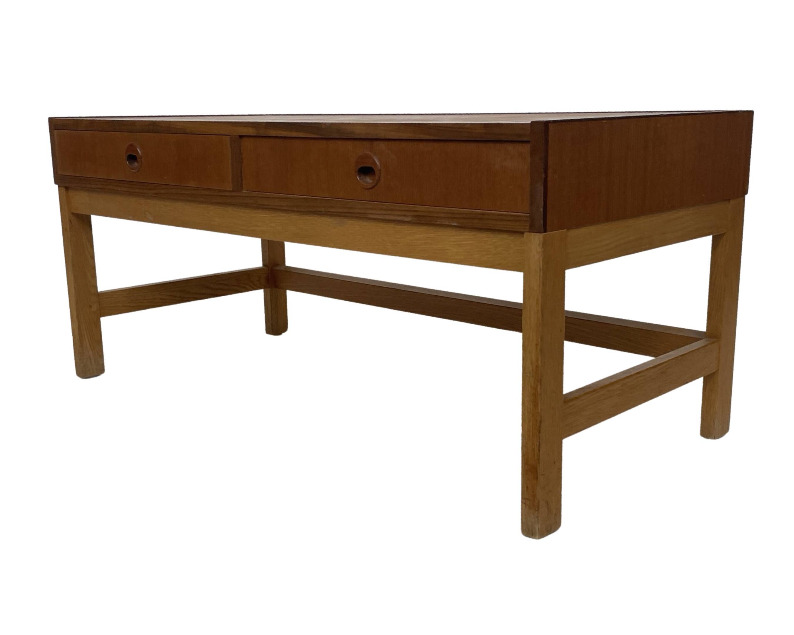 Meuble bas vintage danois modèle 1960, placage de teck