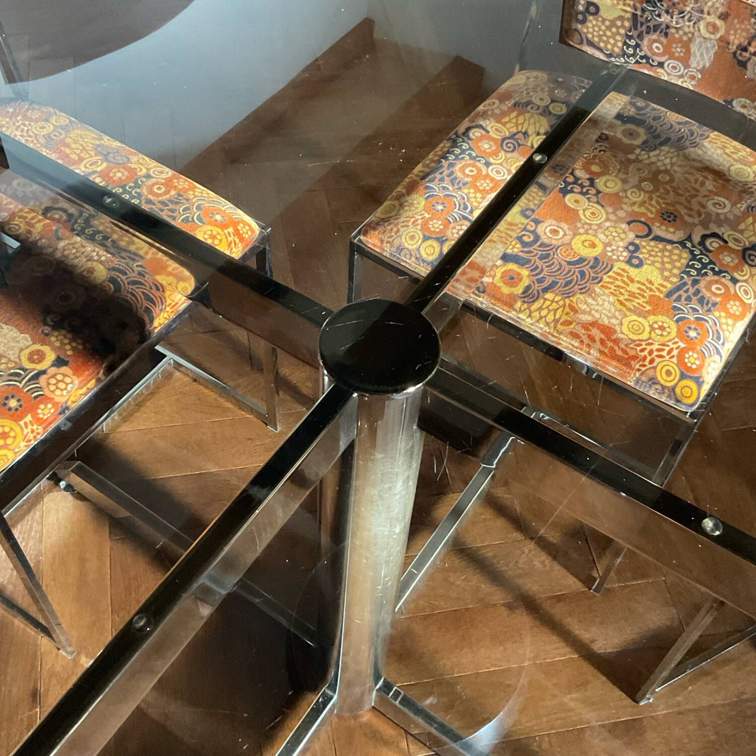 Table Florence Knoll pour Roche Bobois en verre fumé et chrome, années 70
