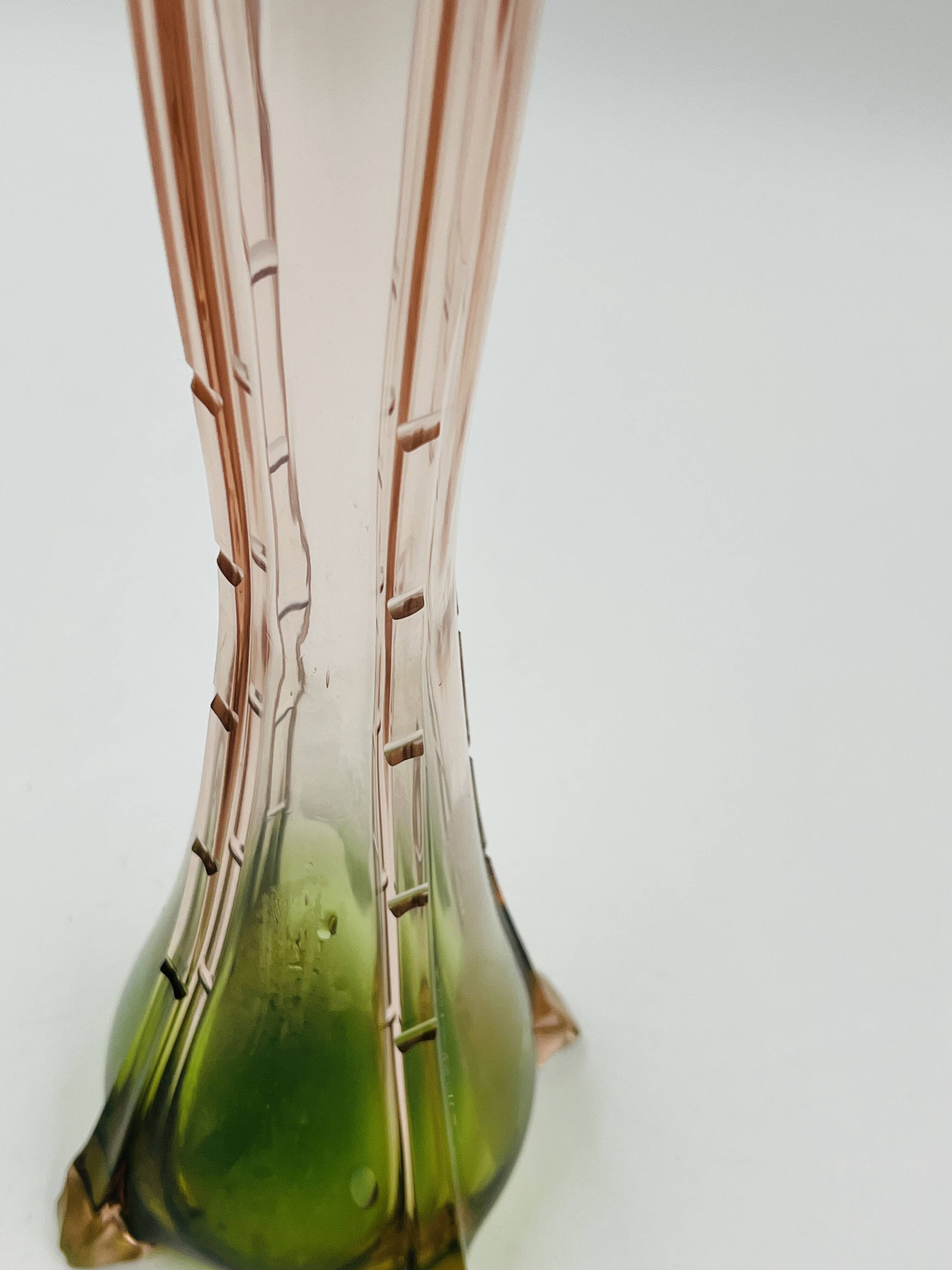 Paire de soliflores vintage en verre rose et vert