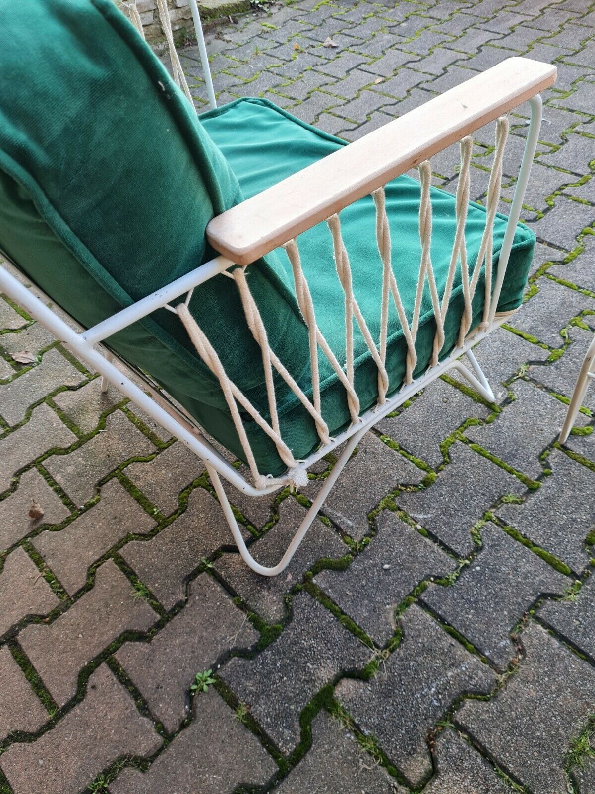 Fauteuil croisette en fer forgé avec coussins en velours vert