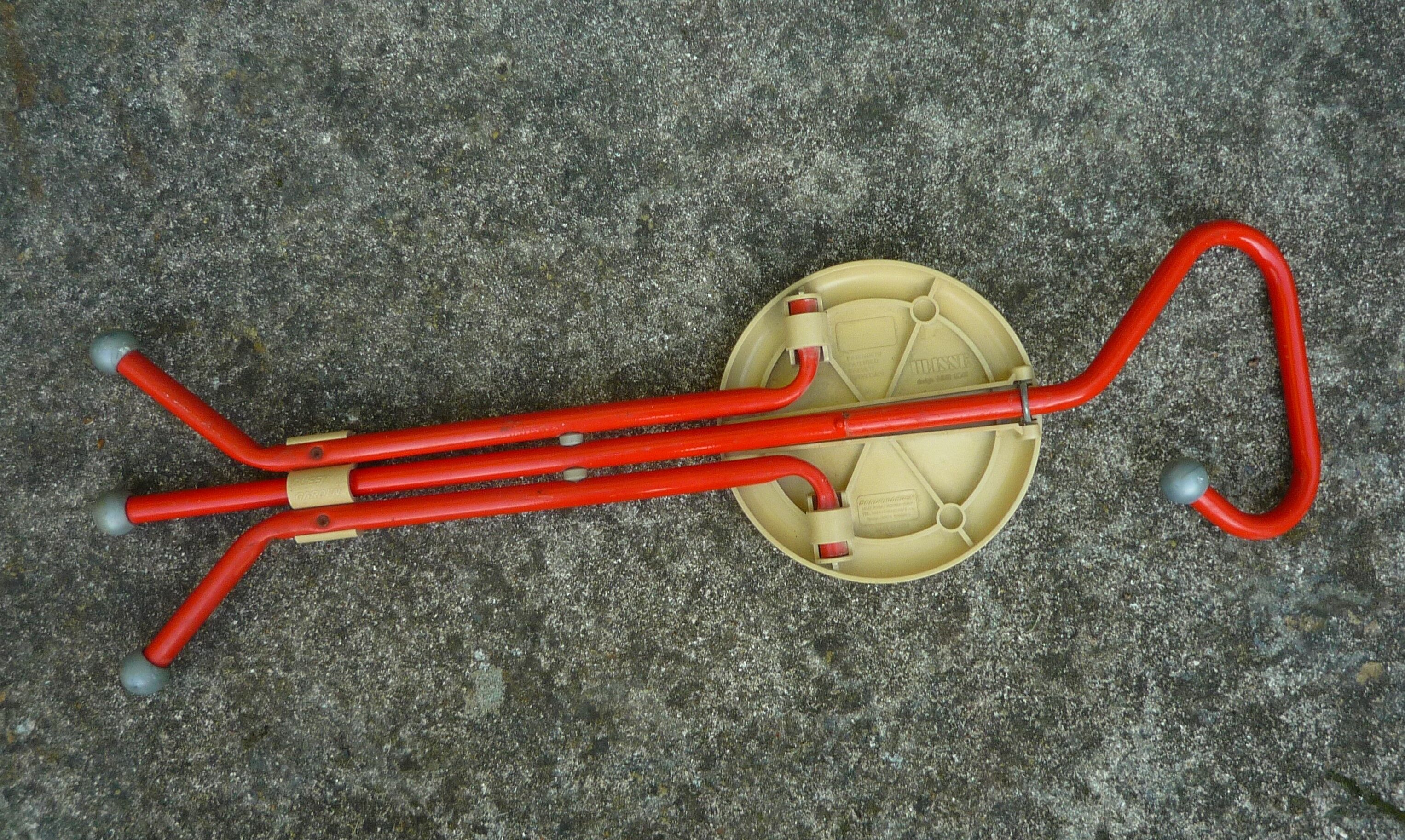 Ulisse cane stool/folding chair, red, Ivan Loss design, vintage Italian 1980s