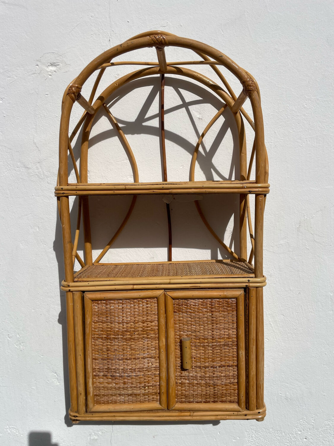 Vintage wall shelf in rattan and caning — 70s bohemian spirit