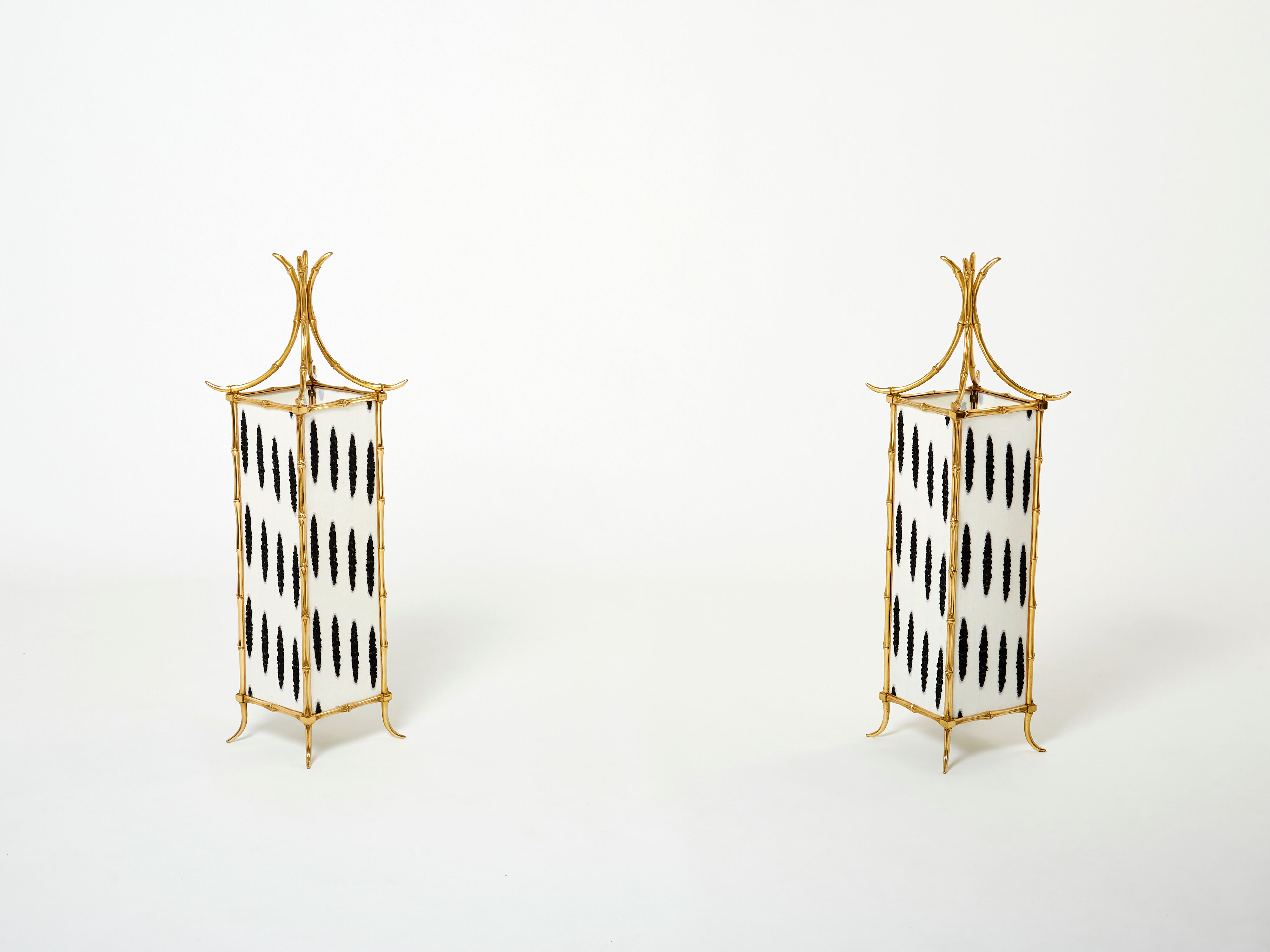 Pair of brass lantern lamps and fabrics from Maison Baguès 1960