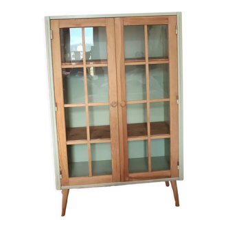 Vintage showcase