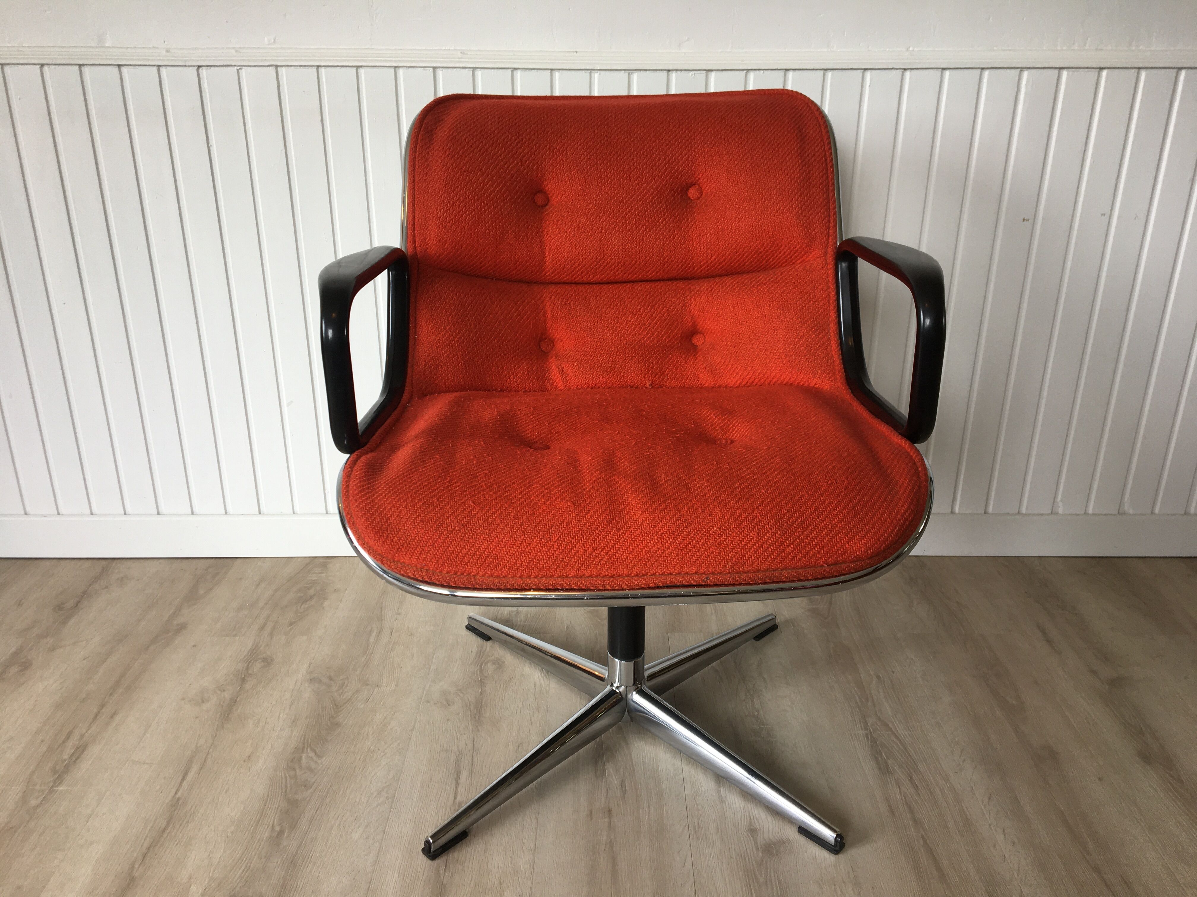 Charles Pollock chair for Knoll International