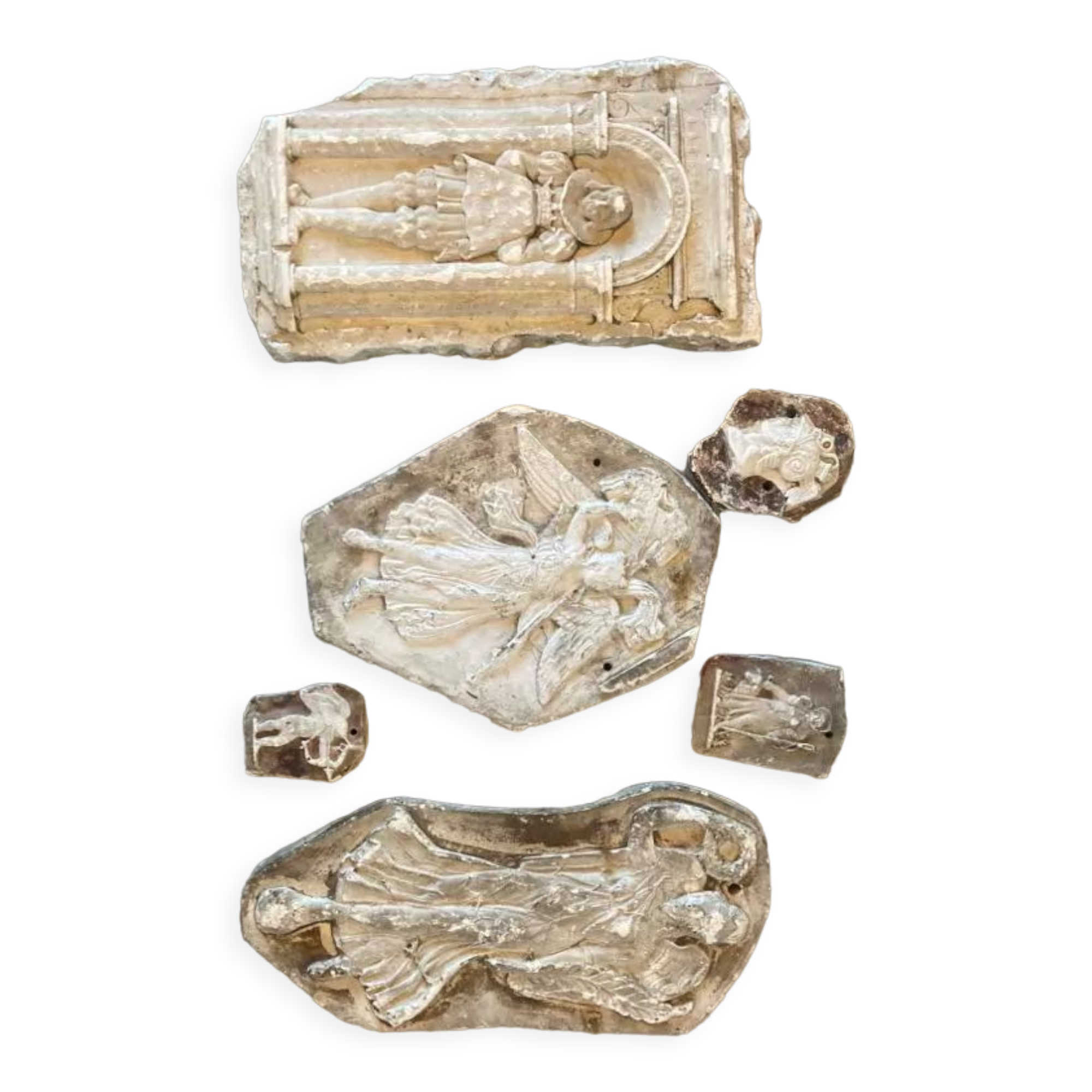 Lot bas-relief in plaster