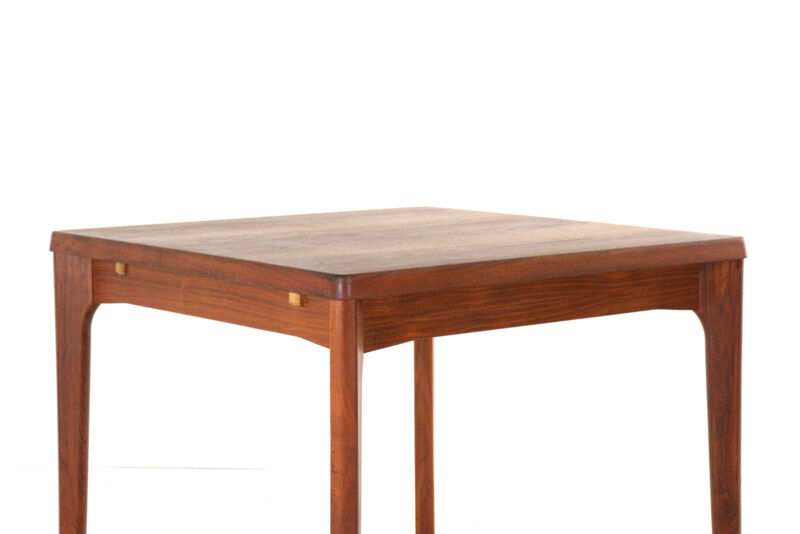 Henning Kjaernulf pour la table à manger carrée extensible Vejle - design danois