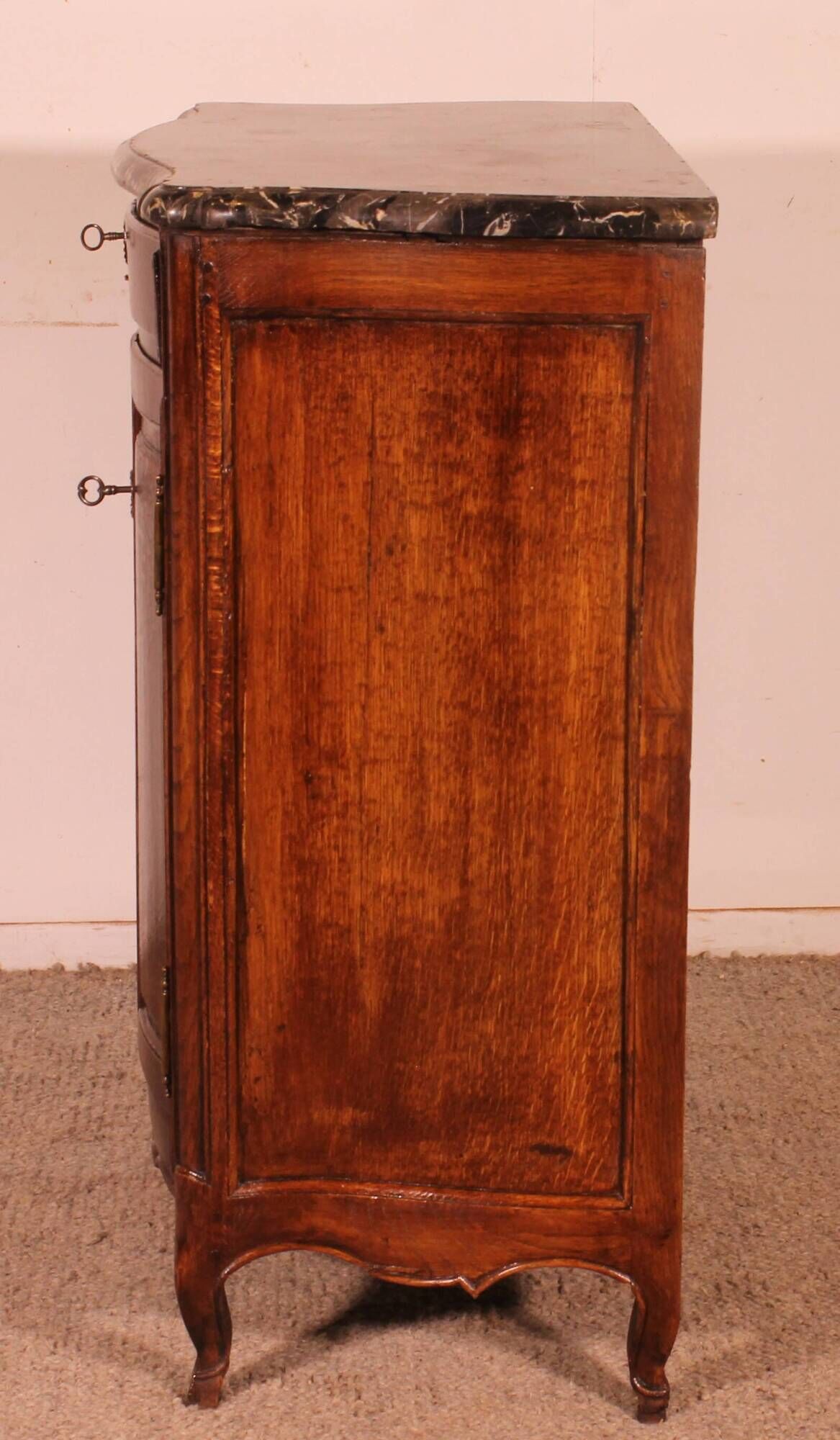 Superb Louis XV style buffet from the 18th century in oak.
