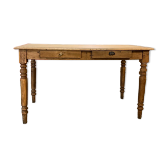 Oak farmhouse table with turned legs