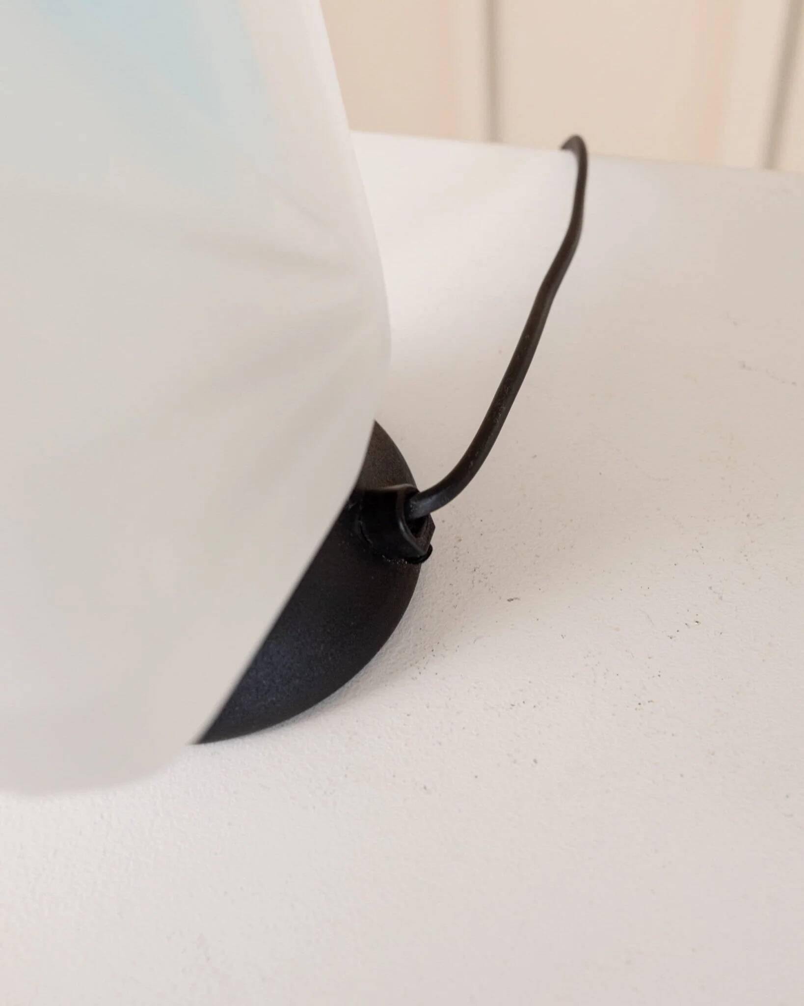 Murano Glass Shell Table Lamp in White with Blue Accent – Italian 1980s Vintage Space Age Design