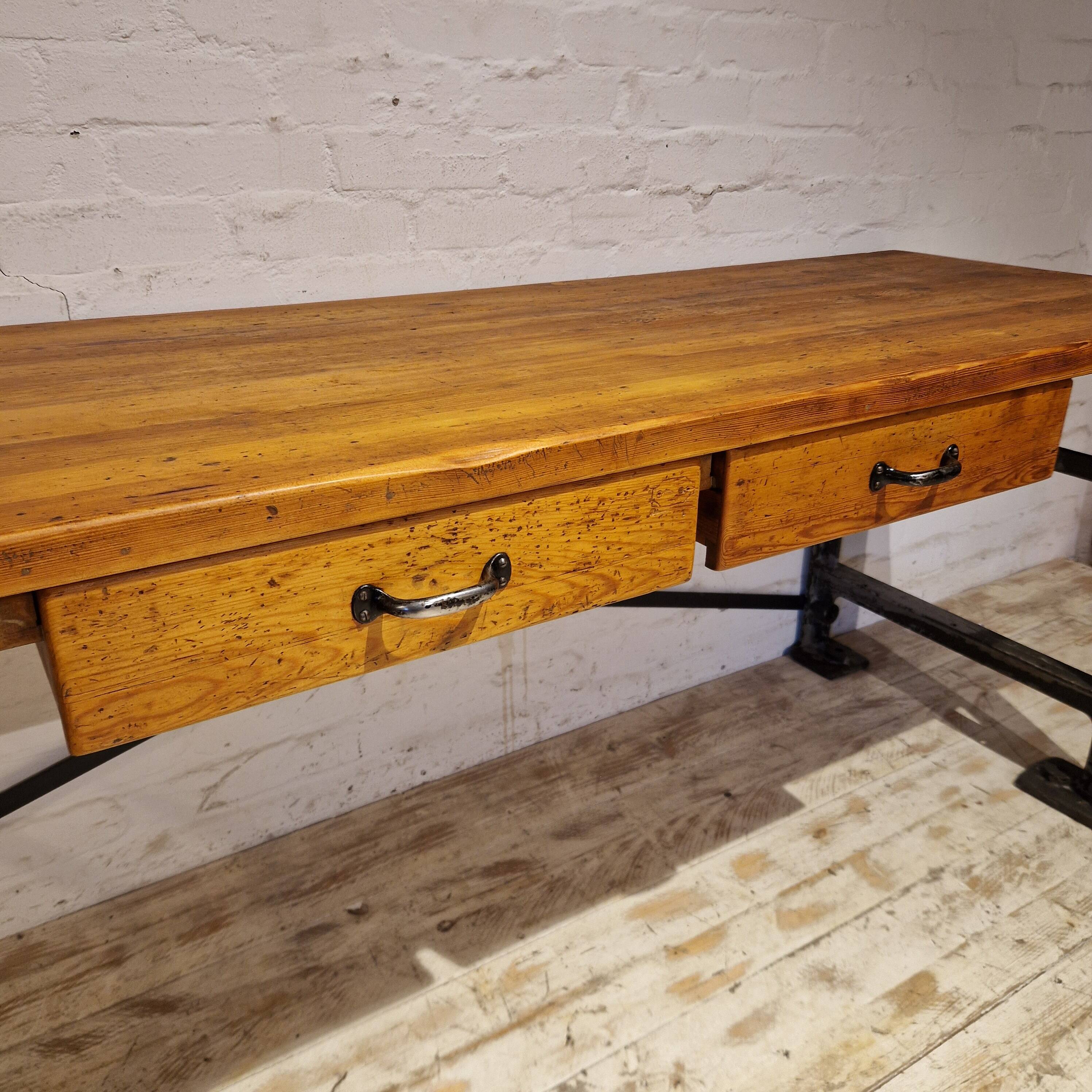 Bureau de travail industriel