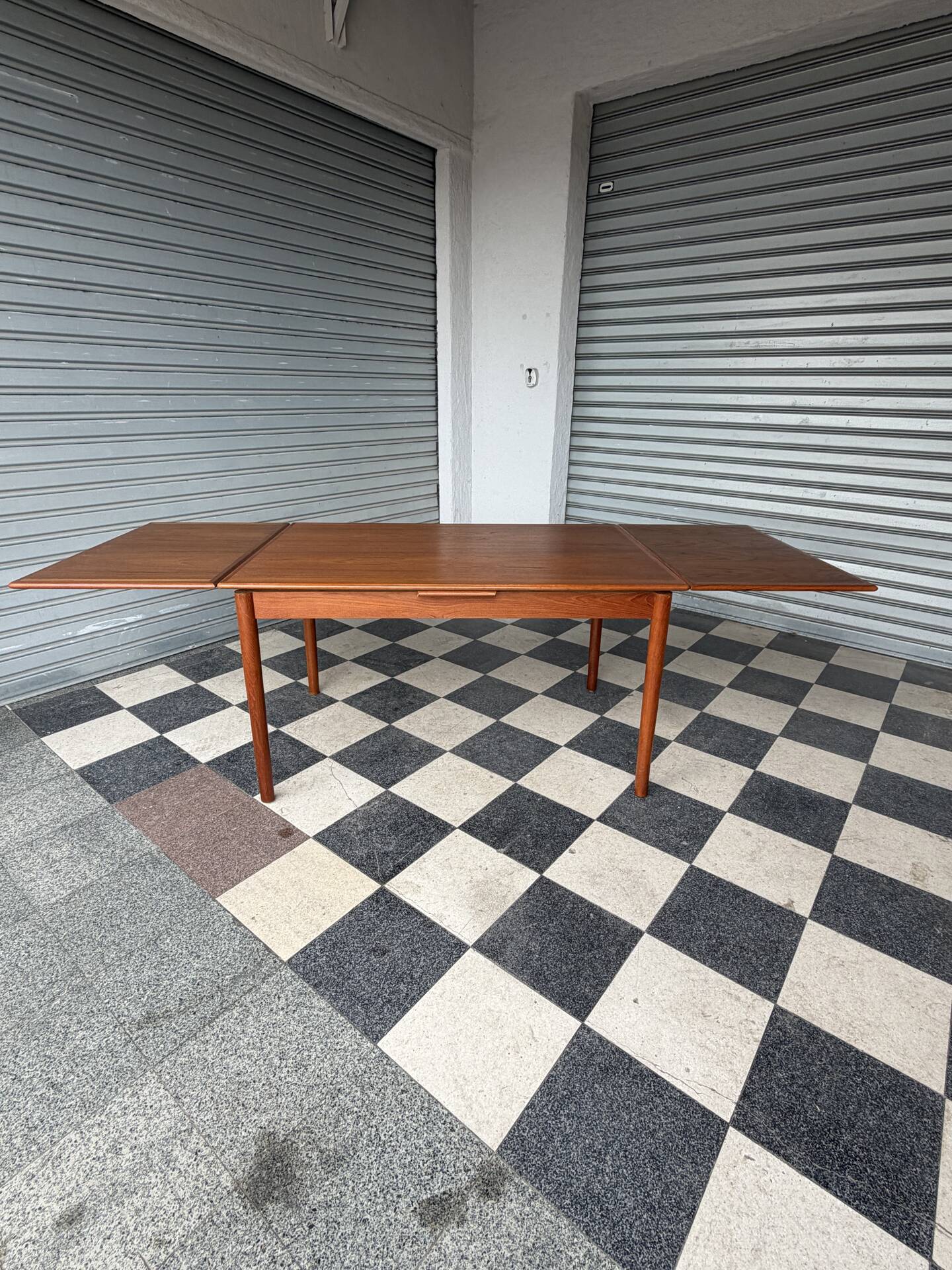 Table danoise en teck