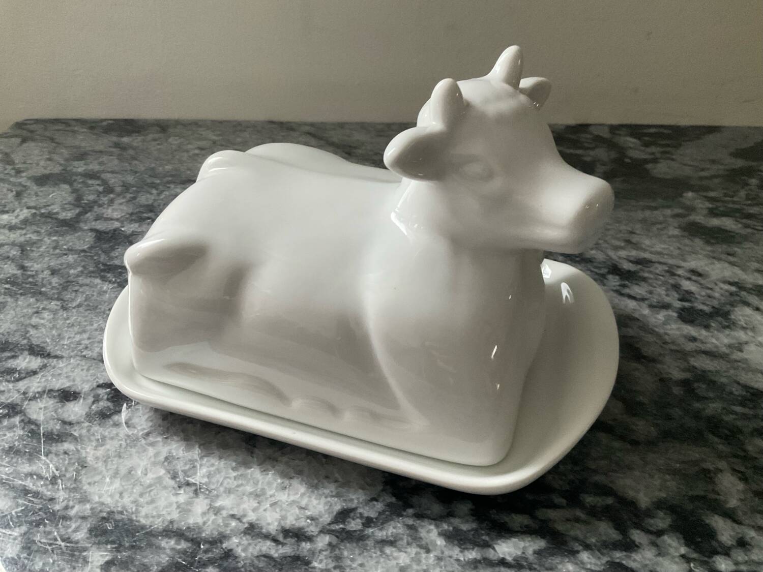 Enamelled porcelain butter dish