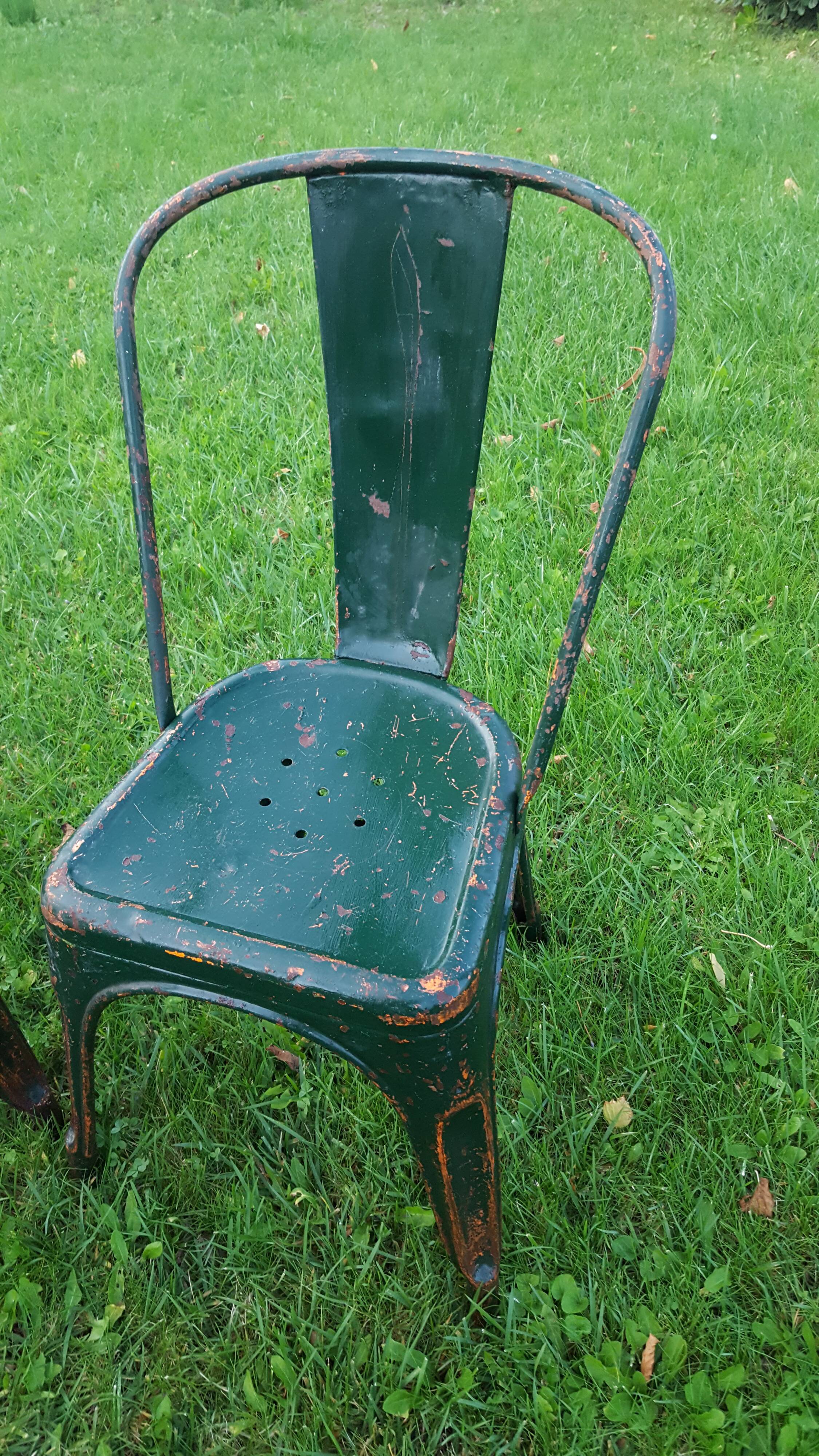 4 Green chaises Tolix industrial, first model (background)