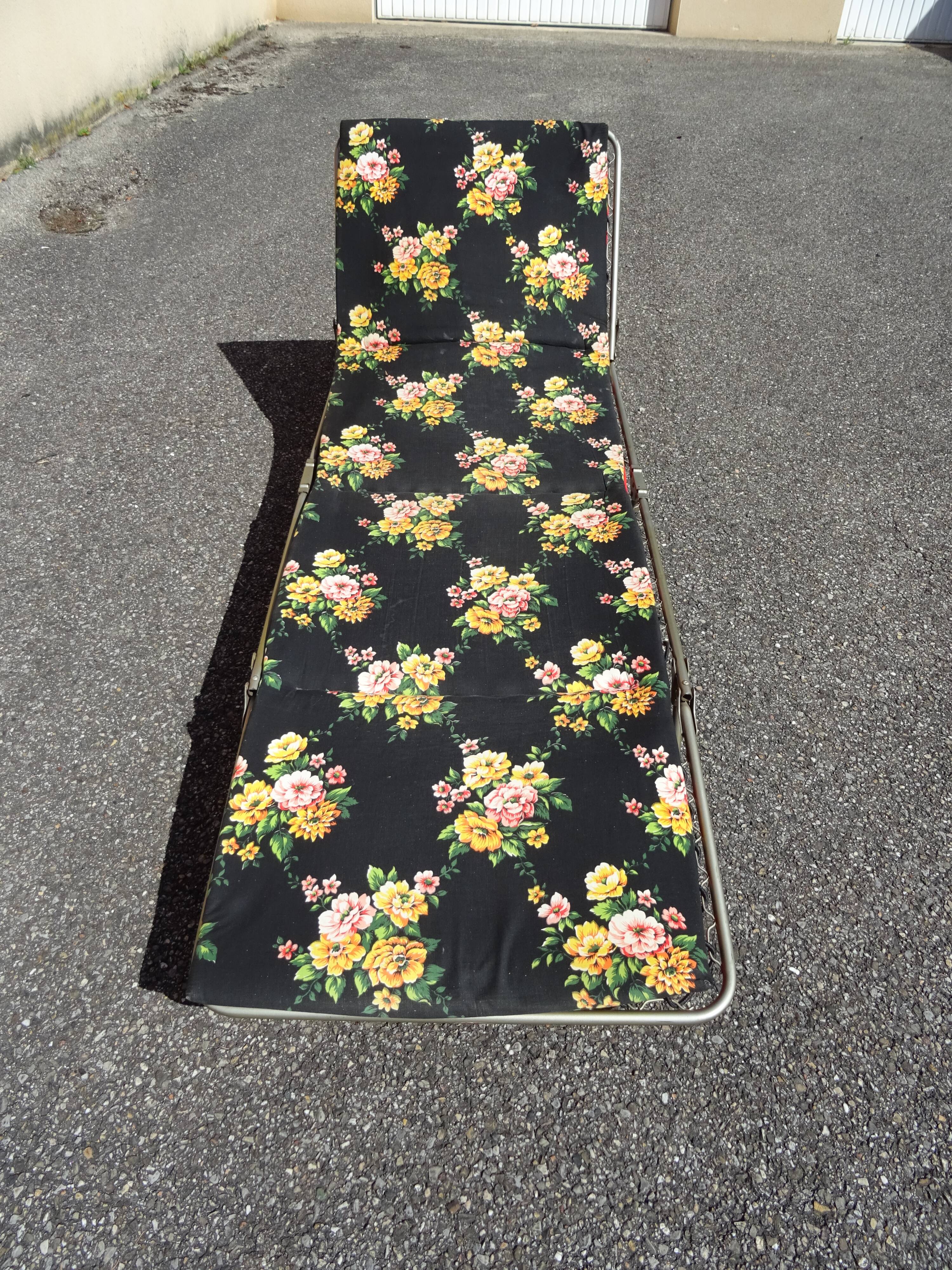 Folding chaise longue cous camp bed with flowers vintage brand Castel Joyeux