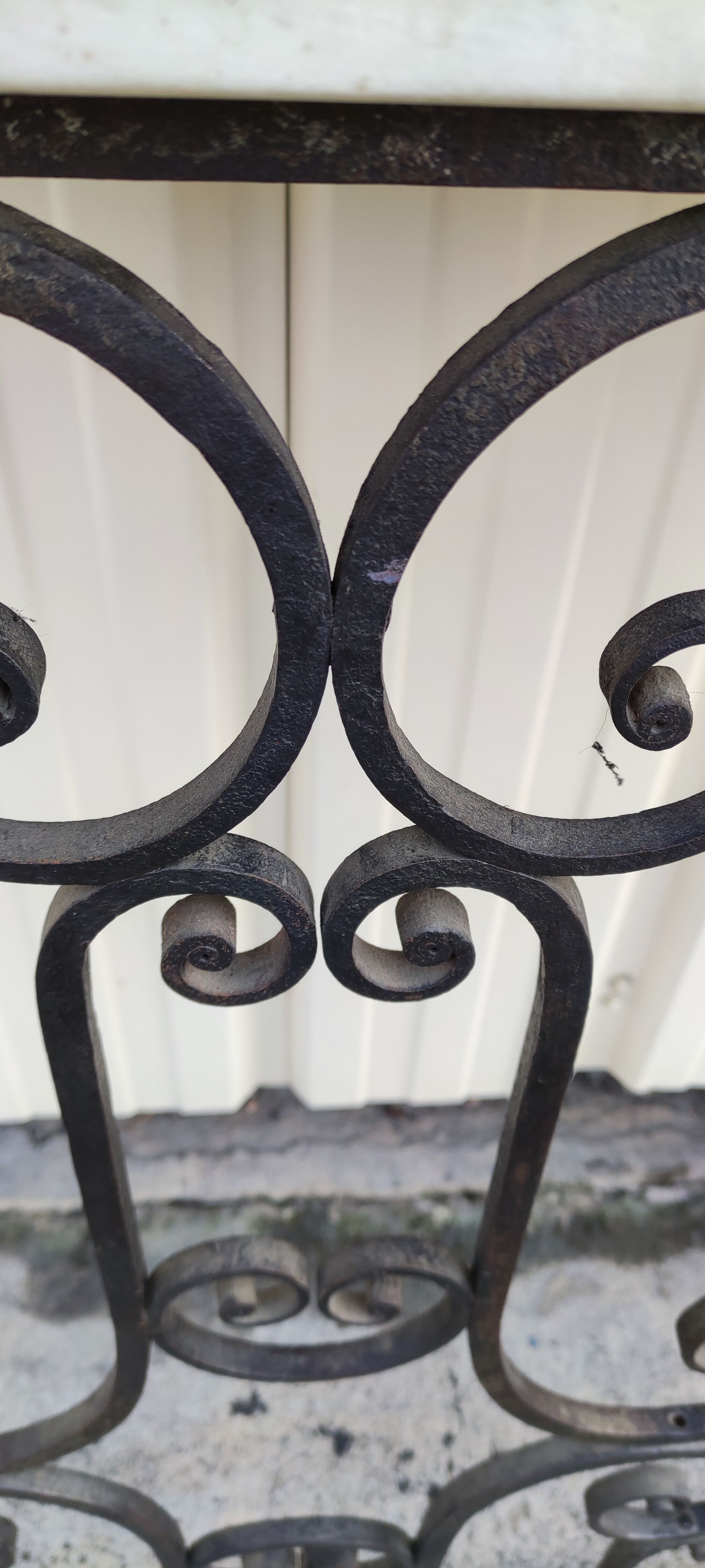 Console, cache radiateur en fer forgé et marbre, meuble d'appui