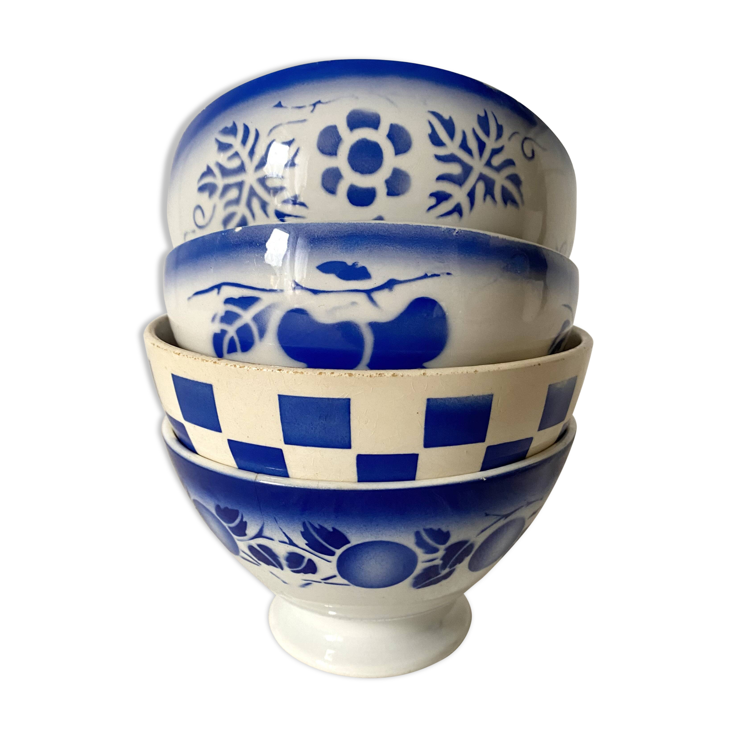 Old Badonciller bowl decorated with fruits