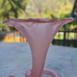 Vase en pate de verre rose