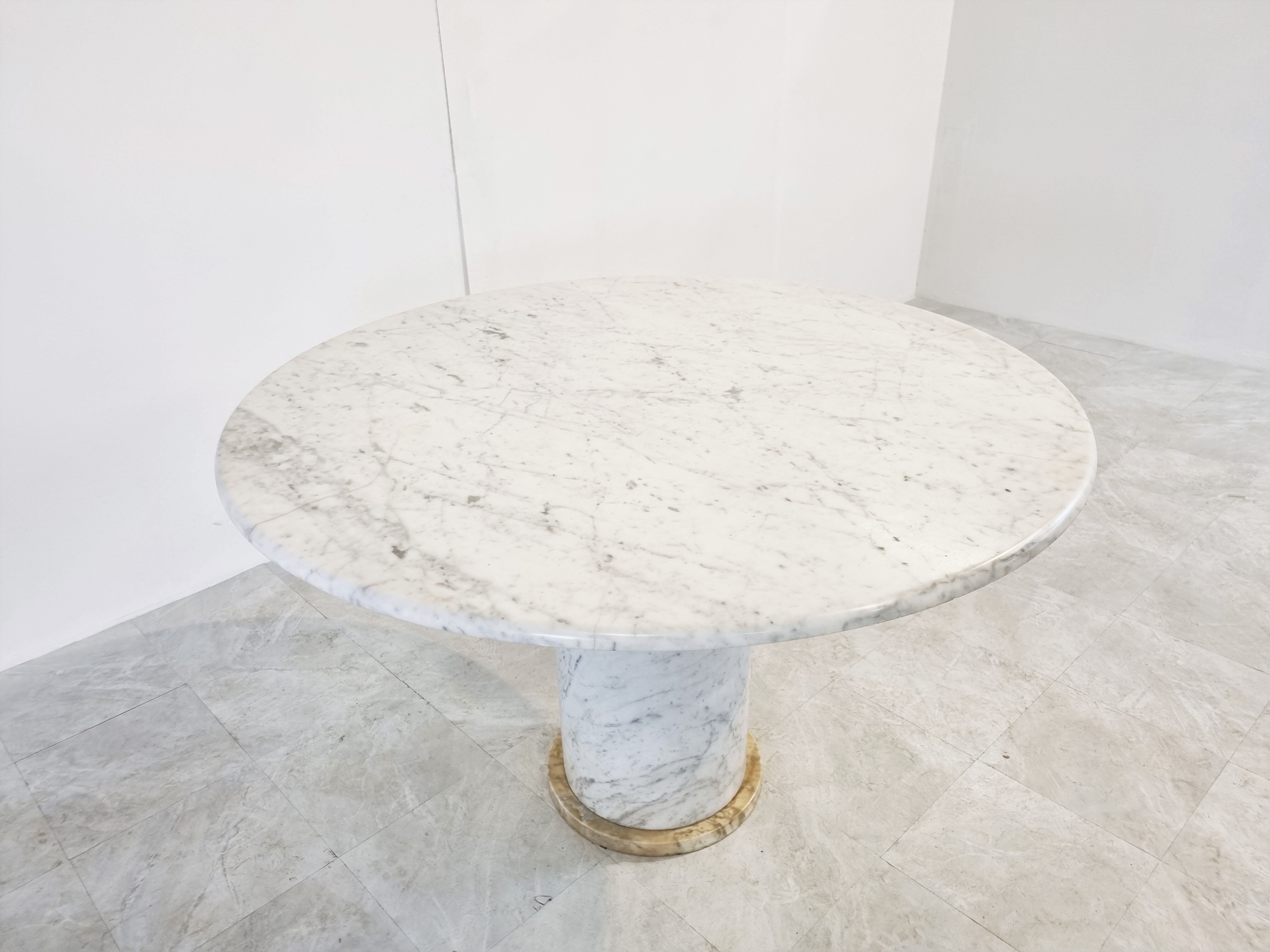 Vintage round White marble dining table 1970s