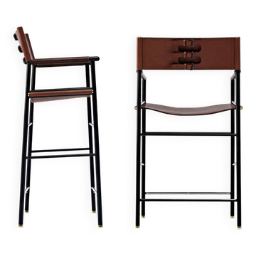 Pair of bar stools with backrest, in brown and black metal.