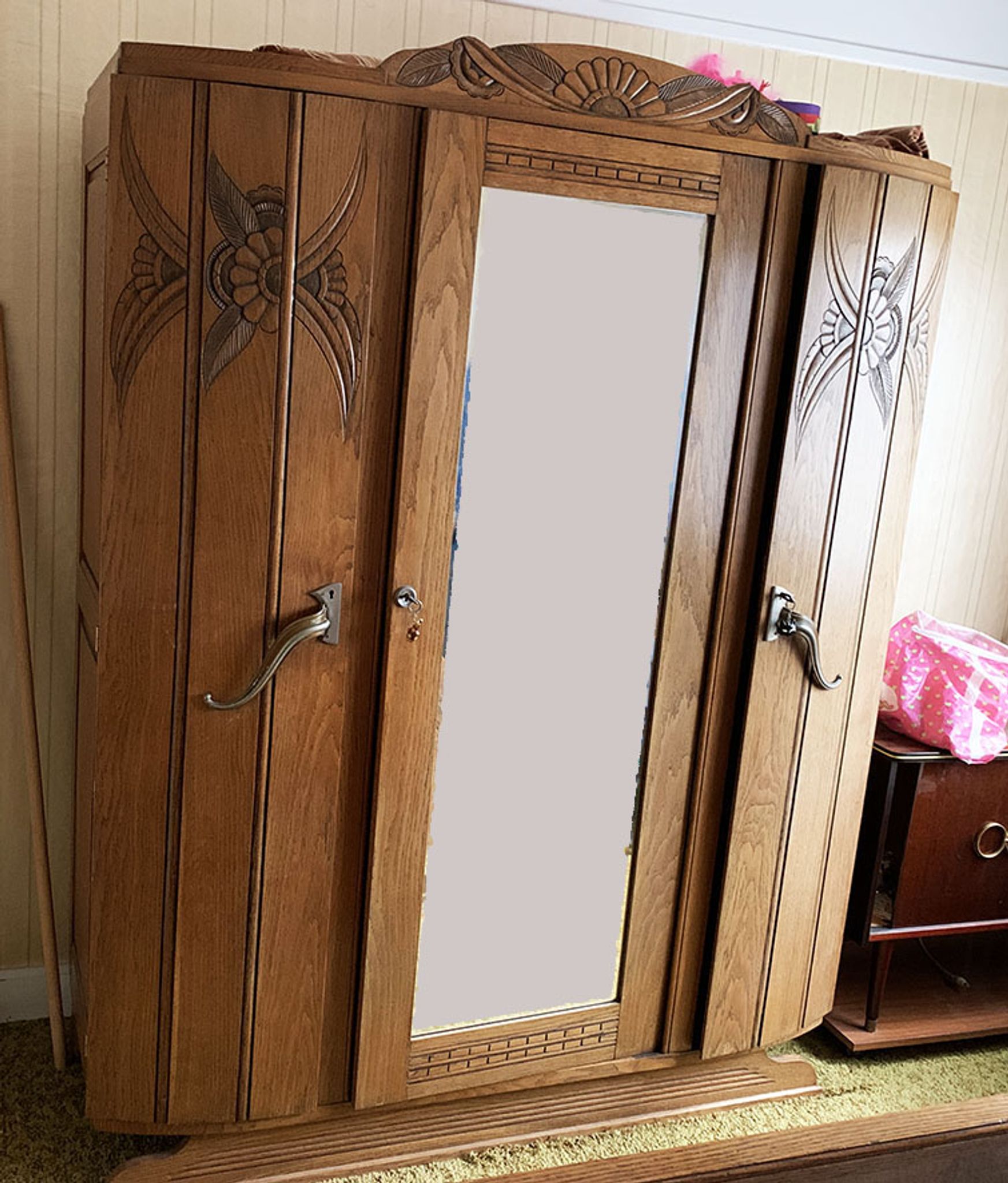 Armoire chêne massif art déco