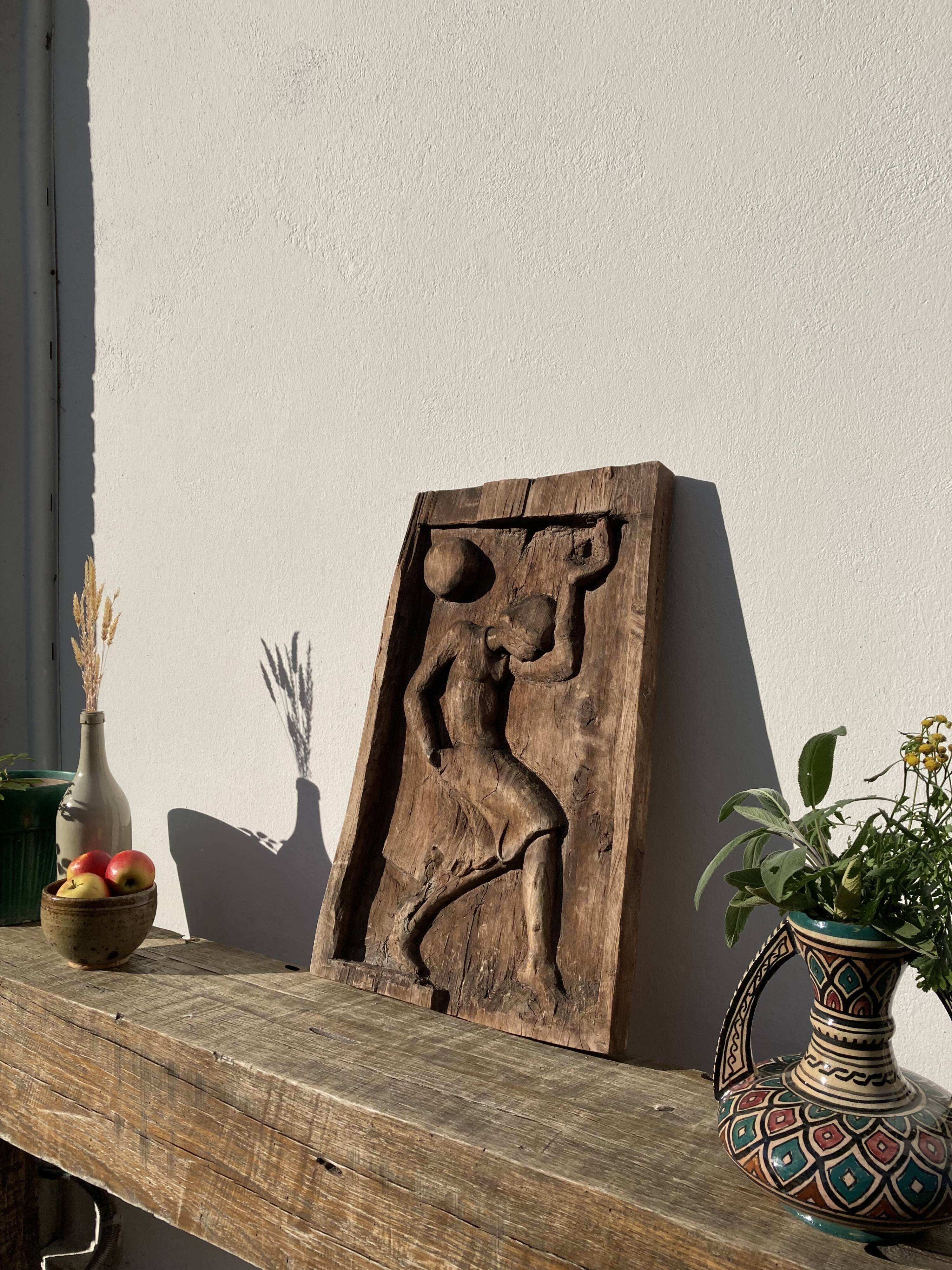 Door in low relief dancer style art deco 1930 wooden