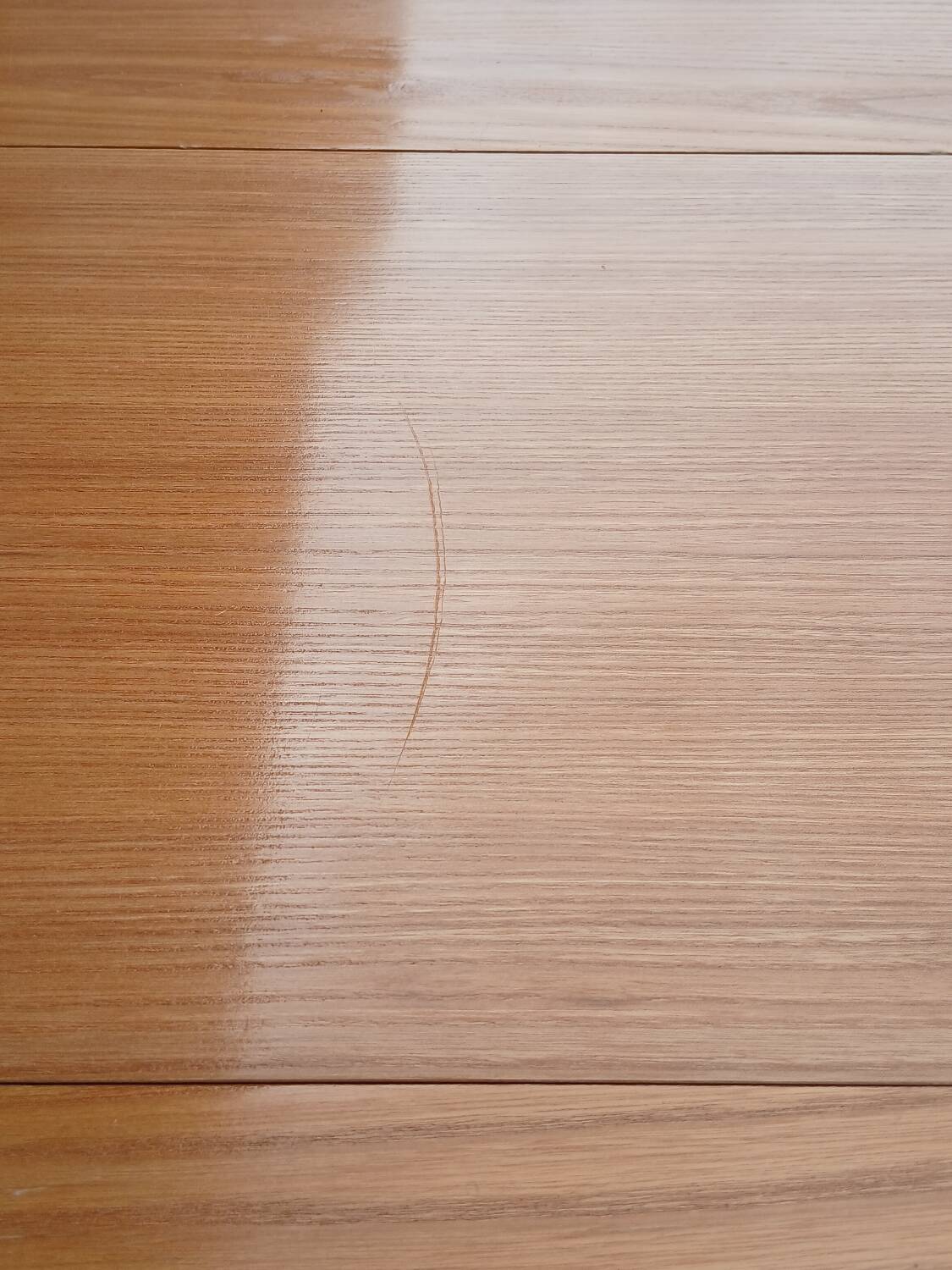 Extendable round table in elm
