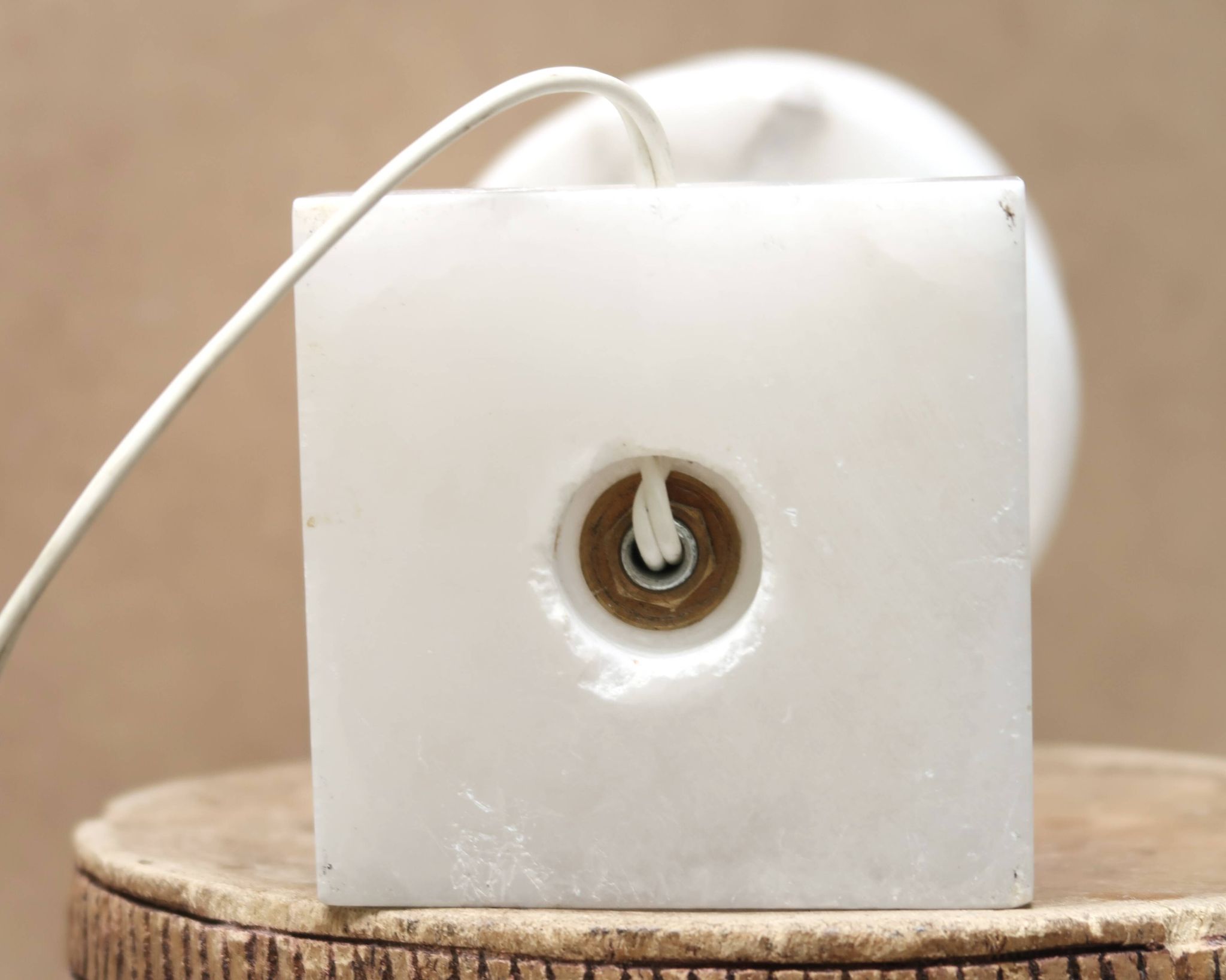 Lampe Italienne blanche en albâtre et laiton, années 60