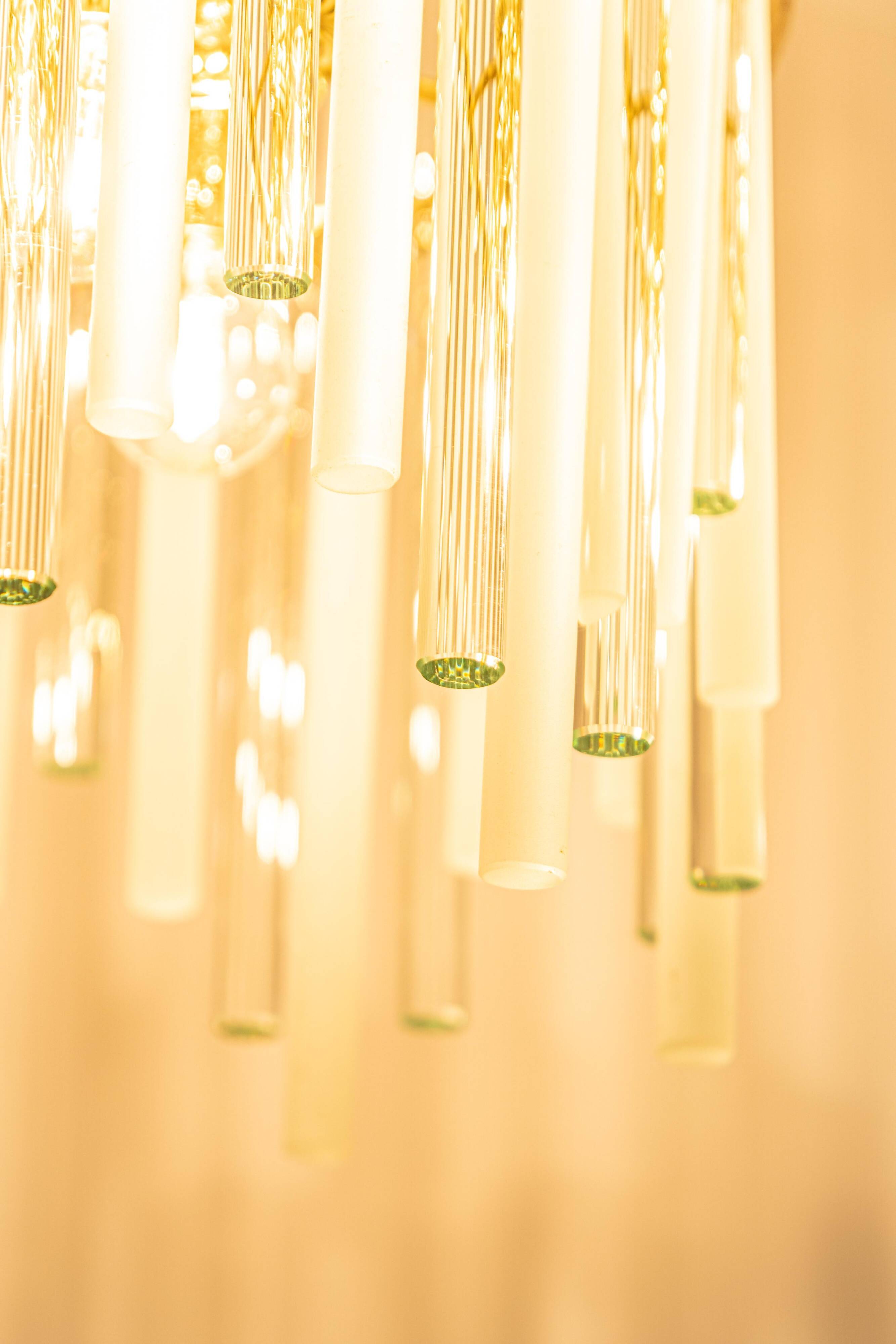 Lustre en laiton doré et baguettes en verre cristallin par C.Palme, Allemagne, années 1970