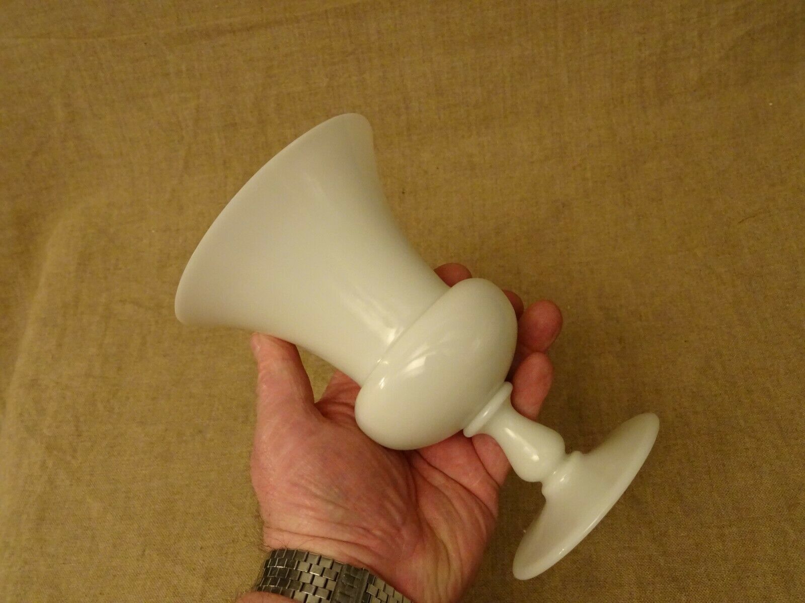 Vase in white opaline shape medici vintage 80's