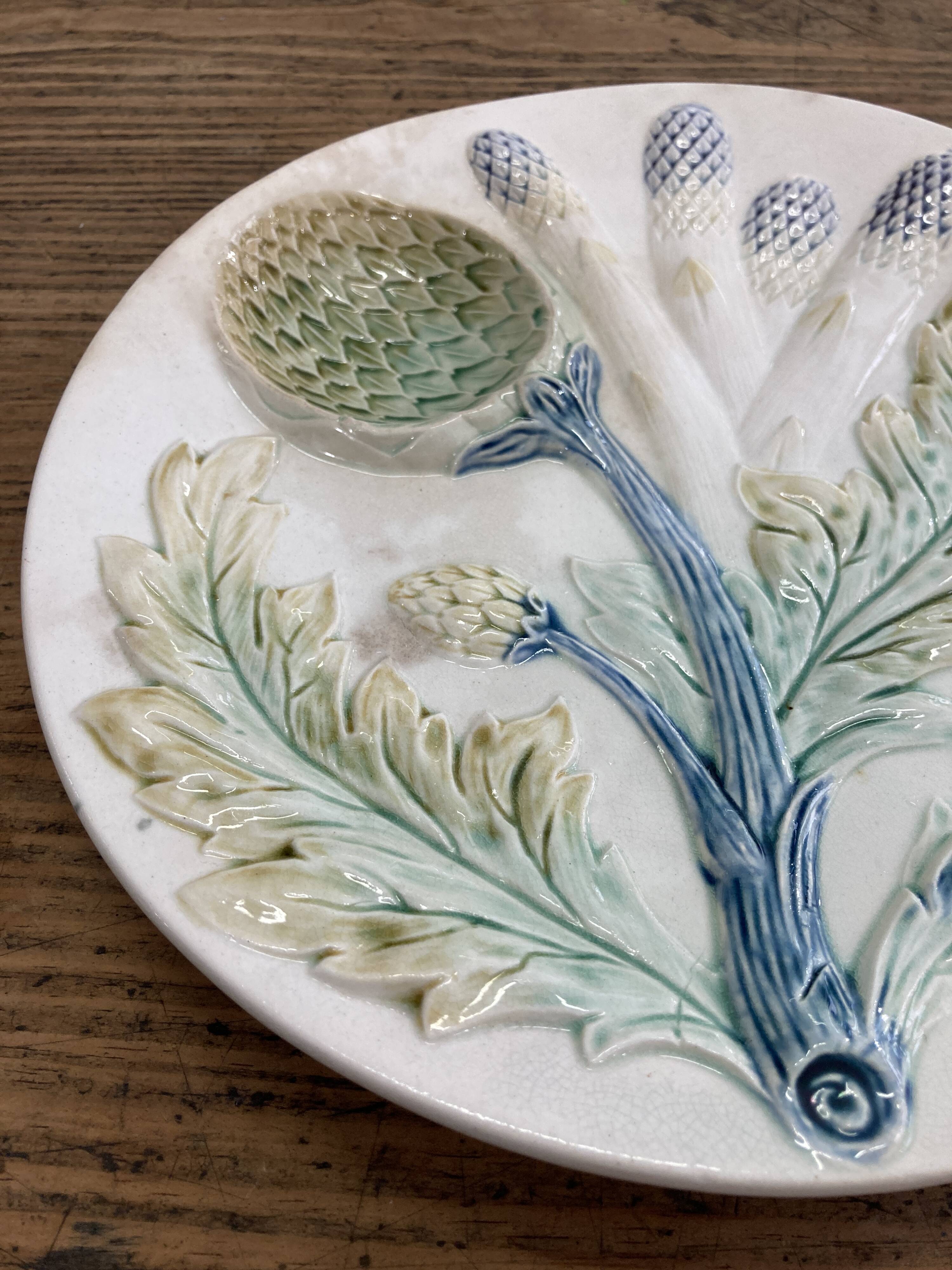 Plate with asparagus and artichokes in splash of Luneville