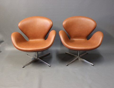 Cognac classic leather designed by Arne Jacobsen Swan Chair