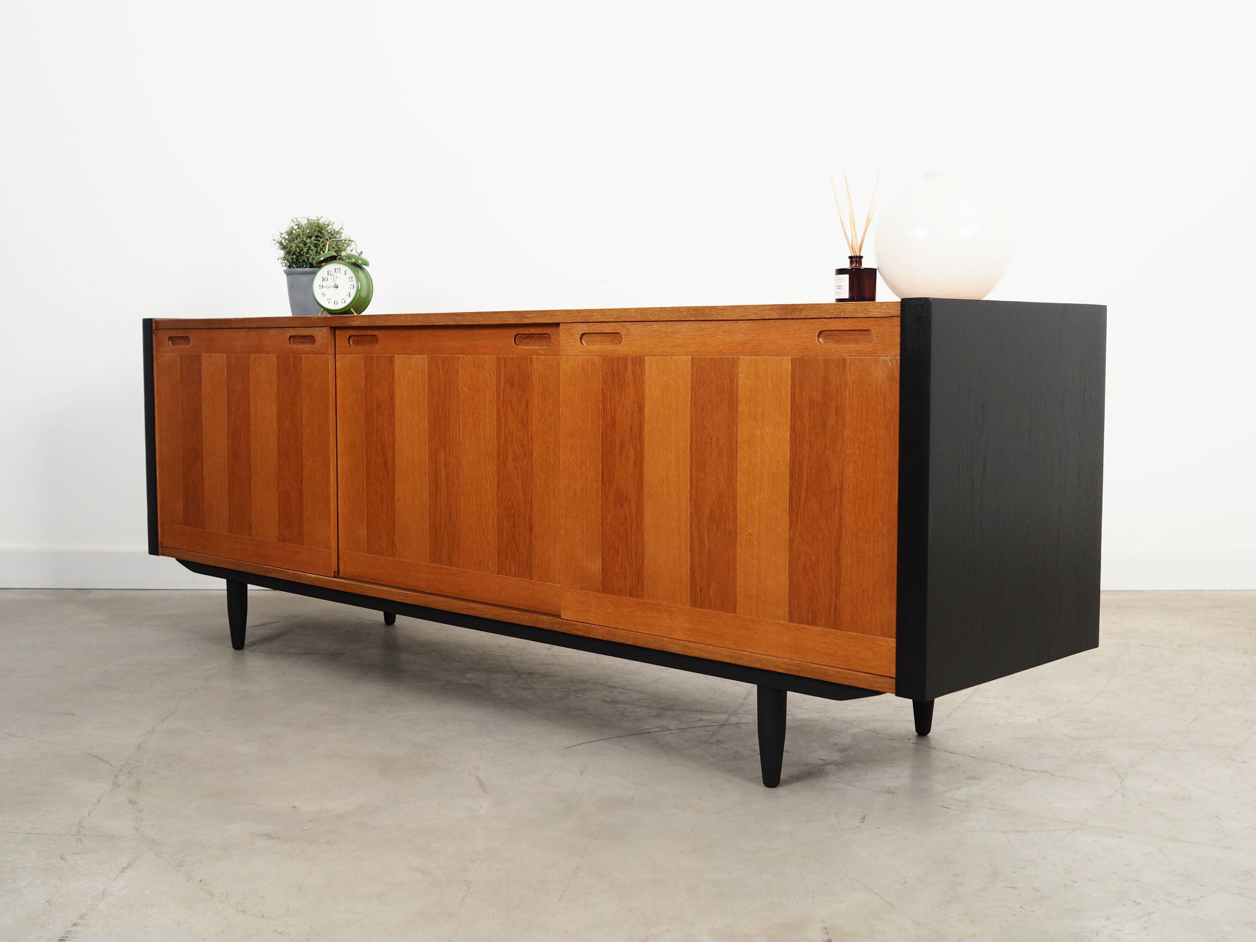 Buffet en frêne, design danois, années 1970, production : Skovby Møbelfabrik
