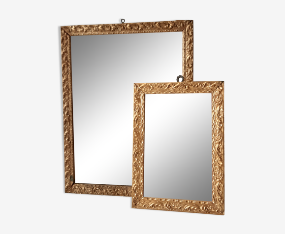 Paire de miroirs anciens en bois et en plâtre doré