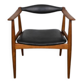 Oak and black leather chair, model "Yoke" CH-34 by Hans J. Wegner for Carl Hansen & Søn, Denmark, 1960.
