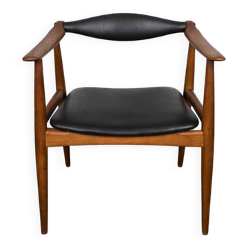 Chaise en chêne et cuir noir, modèle "Yoke" CH-34 par Hans J. Wegner pour Carl Hansen & Søn, Danemark, 1960.