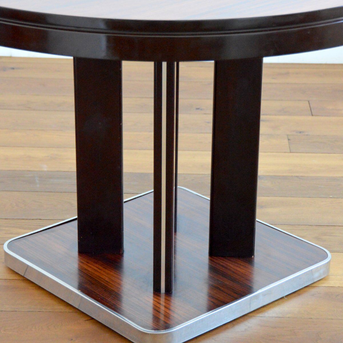 Round dining table with extension 1970s Italian design