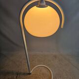 Lampadaire en métal blanc et plastique style futuriste