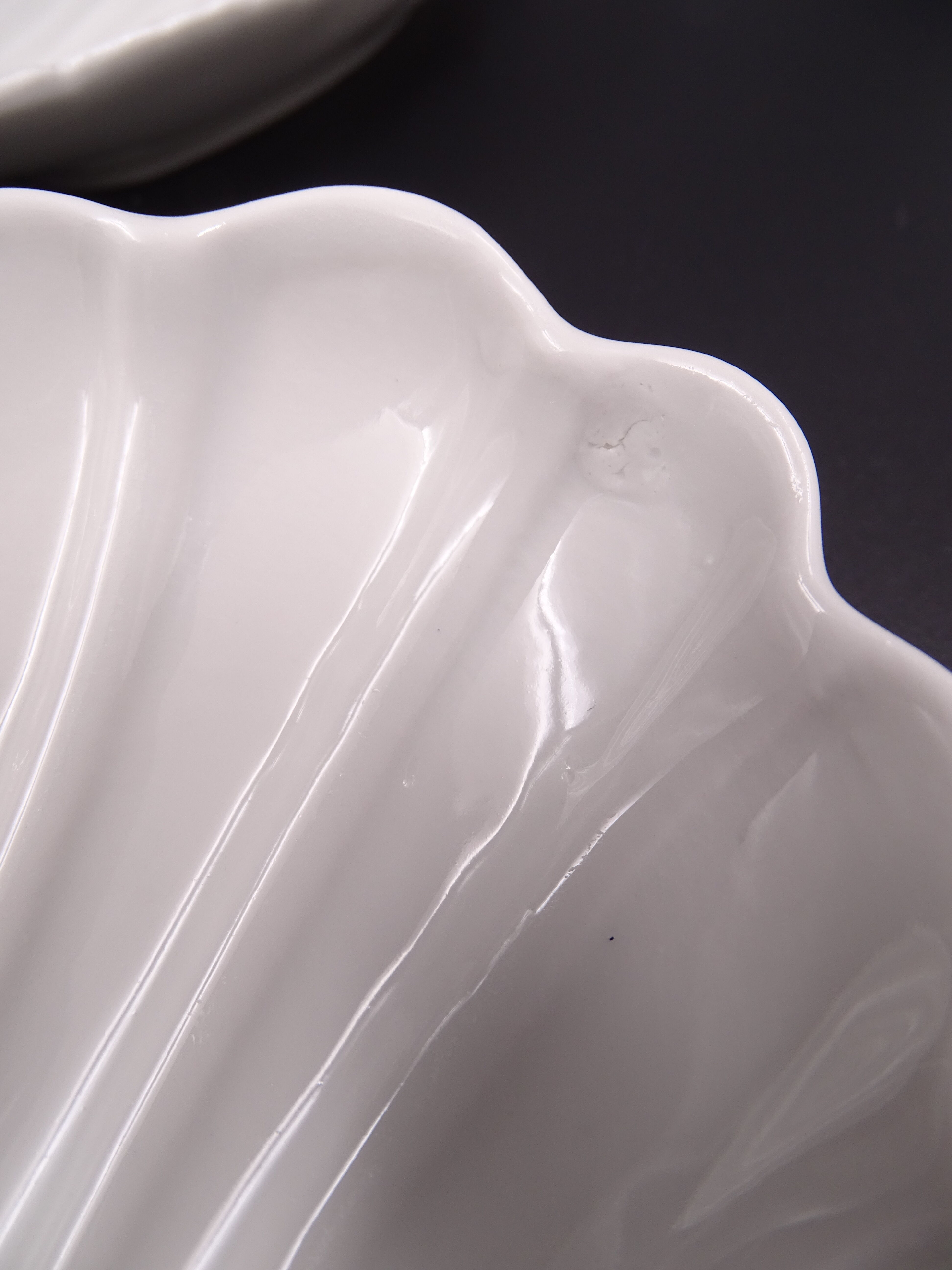 Set of 7 cups in white porcelain and in the shape of a shell - Pillivuyt around 1940