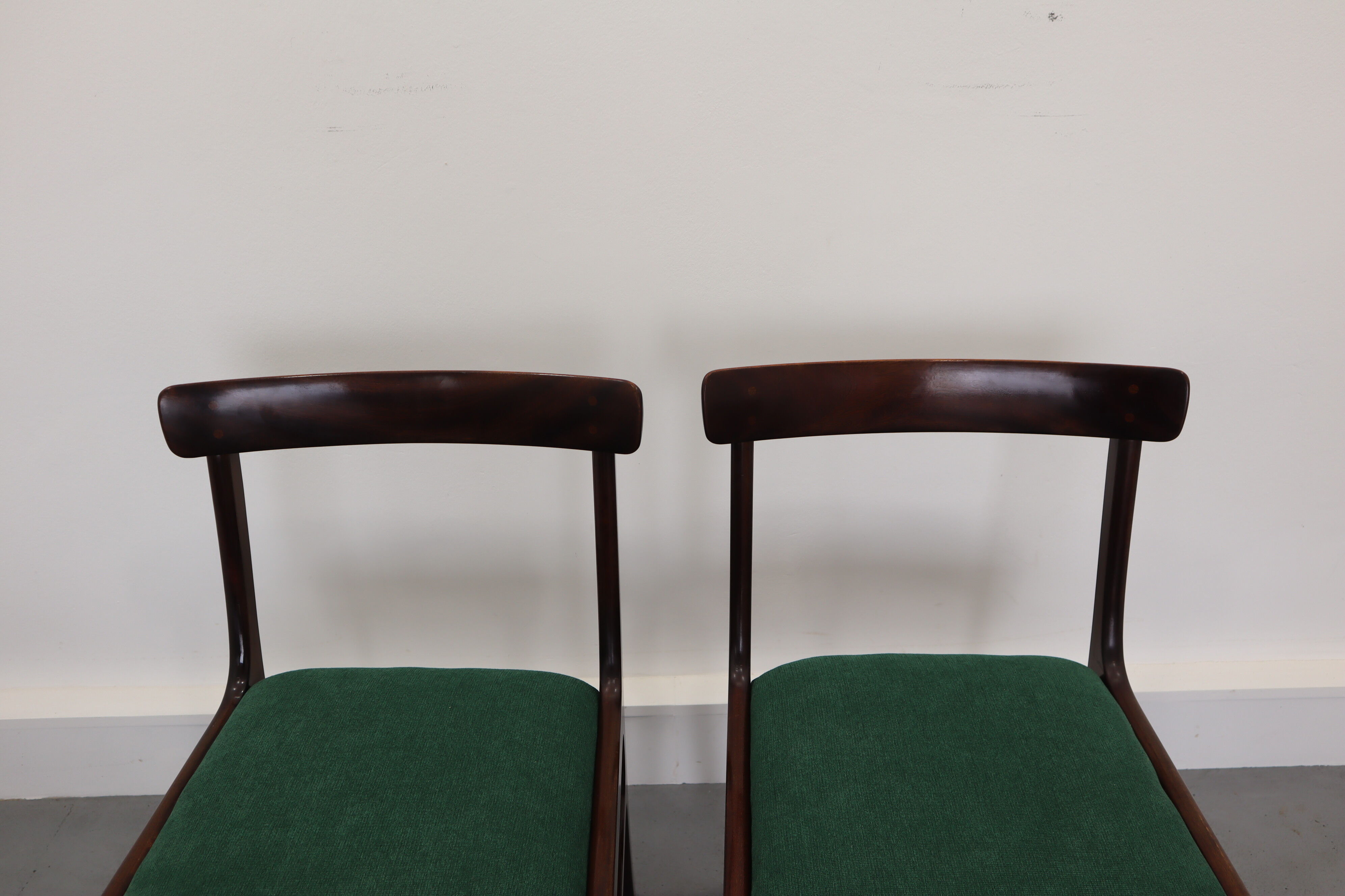 Chaises à manger danoise du milieu du siècle de Poul Jeppesens Møbelfabrik années 1960